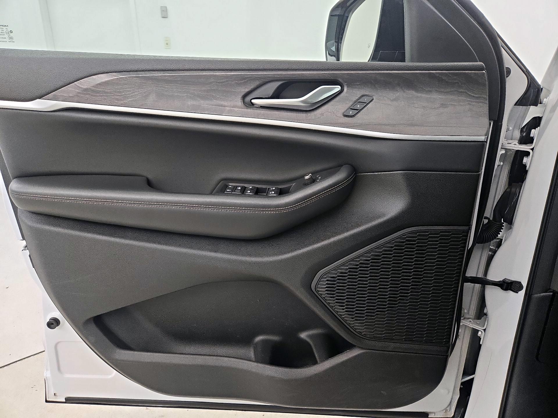 Thumbnail: 2023 Jeep Grand Cherokee - 12