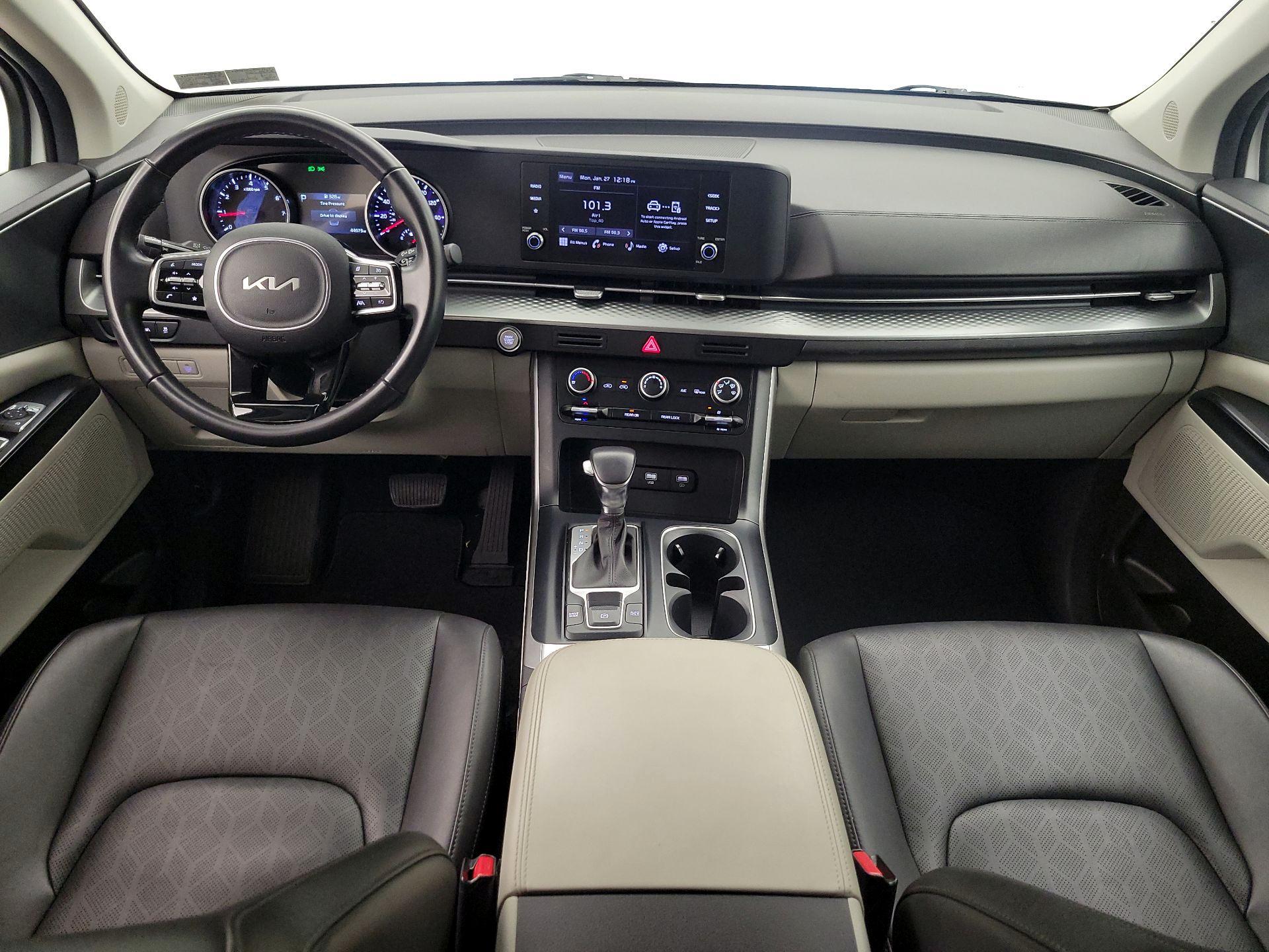 Thumbnail: 2023 Kia Carnival - 9