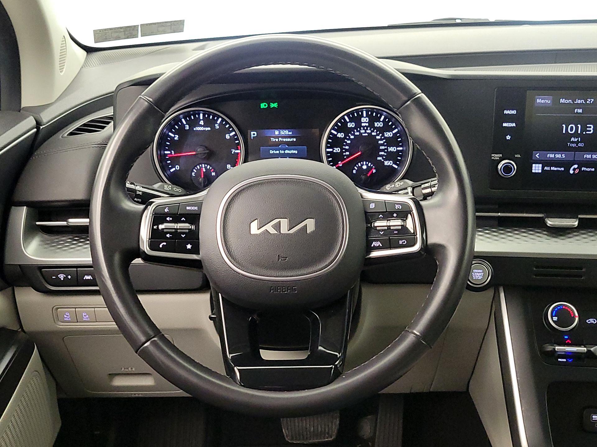 Thumbnail: 2023 Kia Carnival - 10