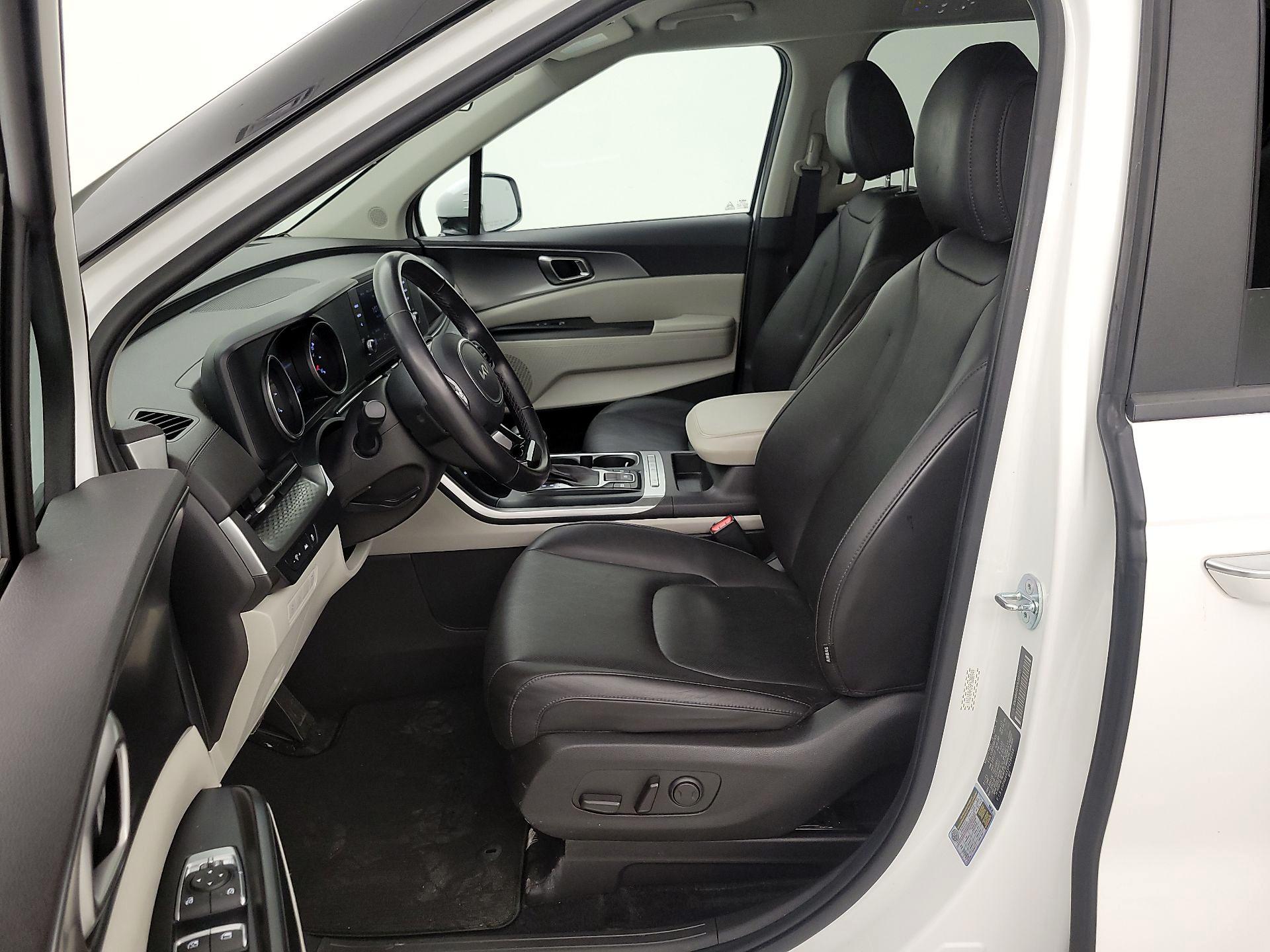 Thumbnail: 2023 Kia Carnival - 11
