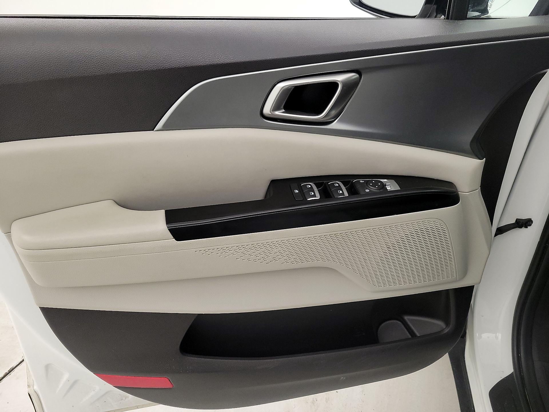 Thumbnail: 2023 Kia Carnival - 12