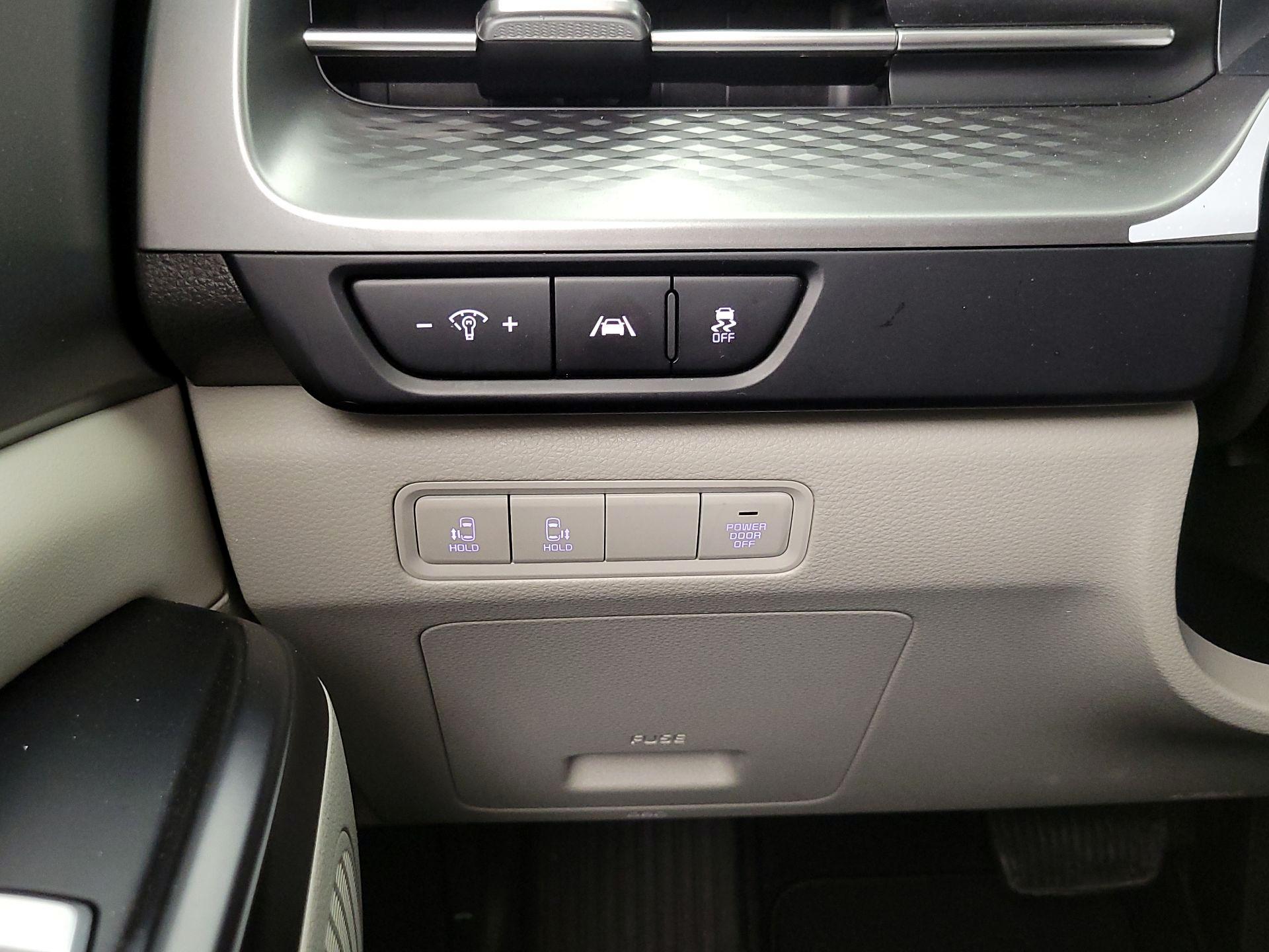Thumbnail: 2023 Kia Carnival - 13