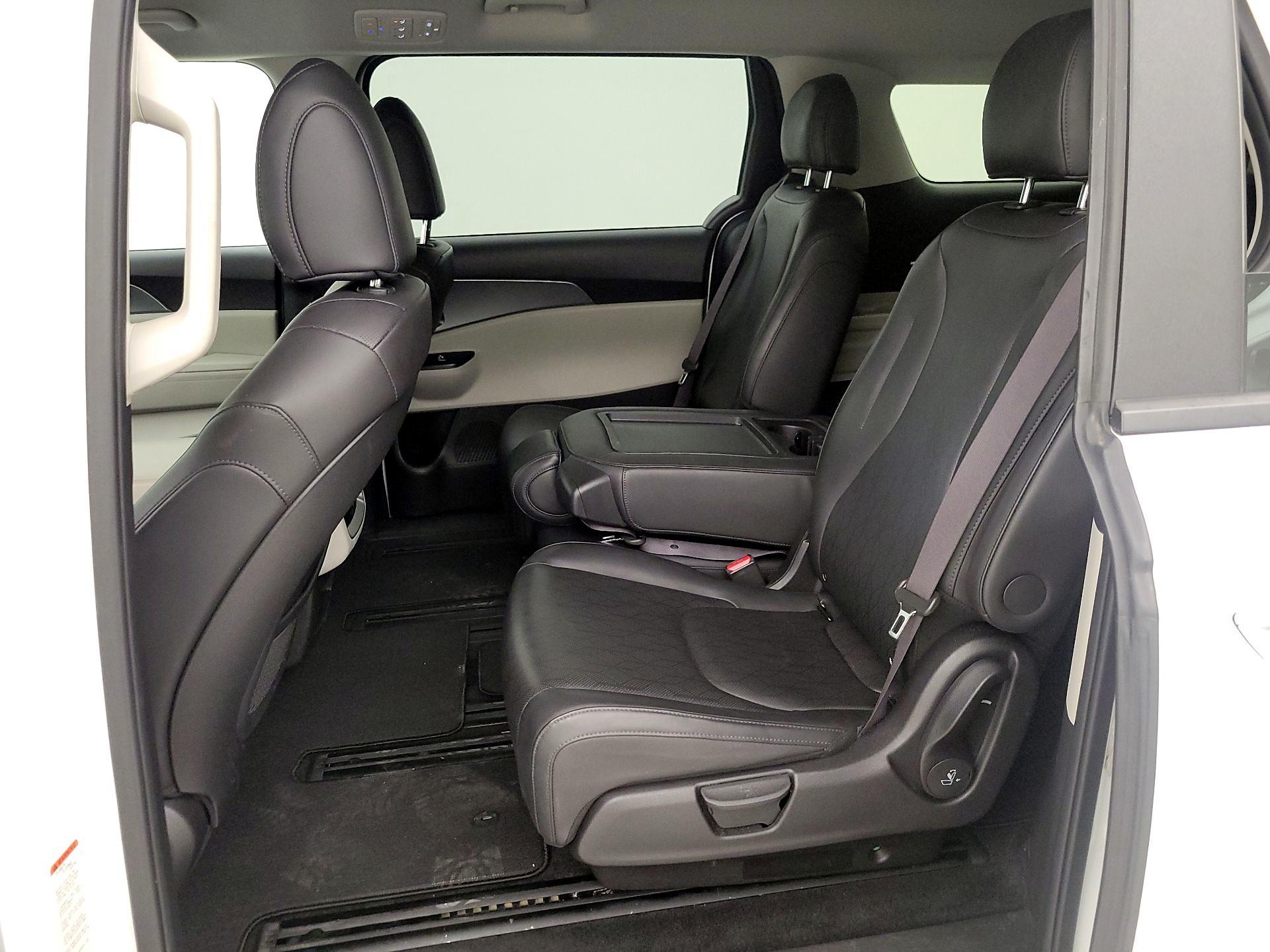 Thumbnail: 2023 Kia Carnival - 19