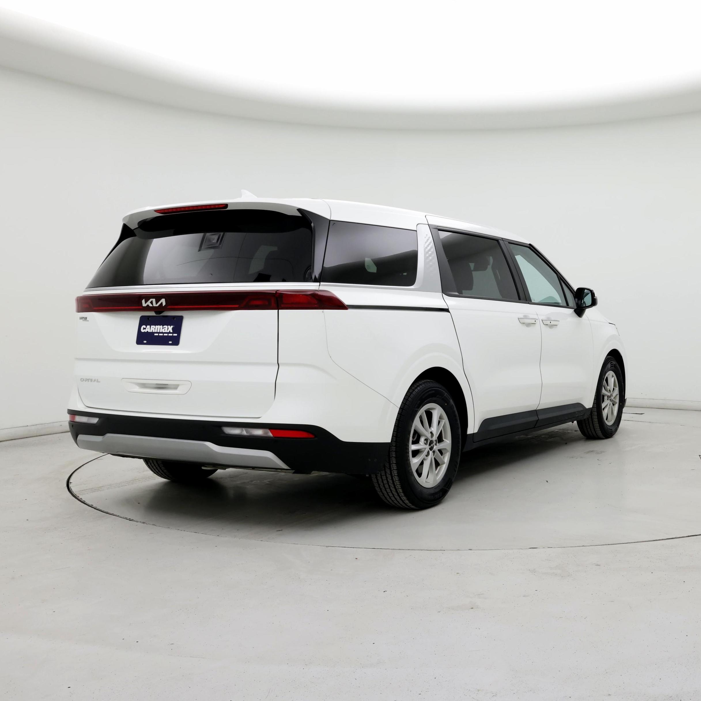 Thumbnail: 2023 Kia Carnival - 8