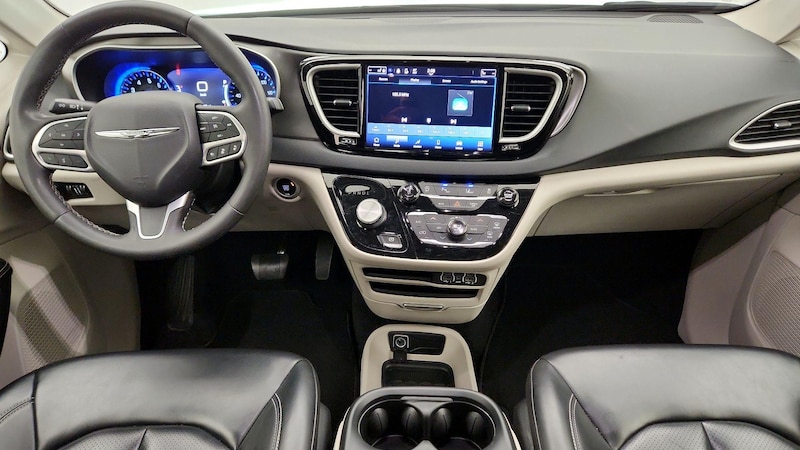 2023 Chrysler Pacifica Touring 9