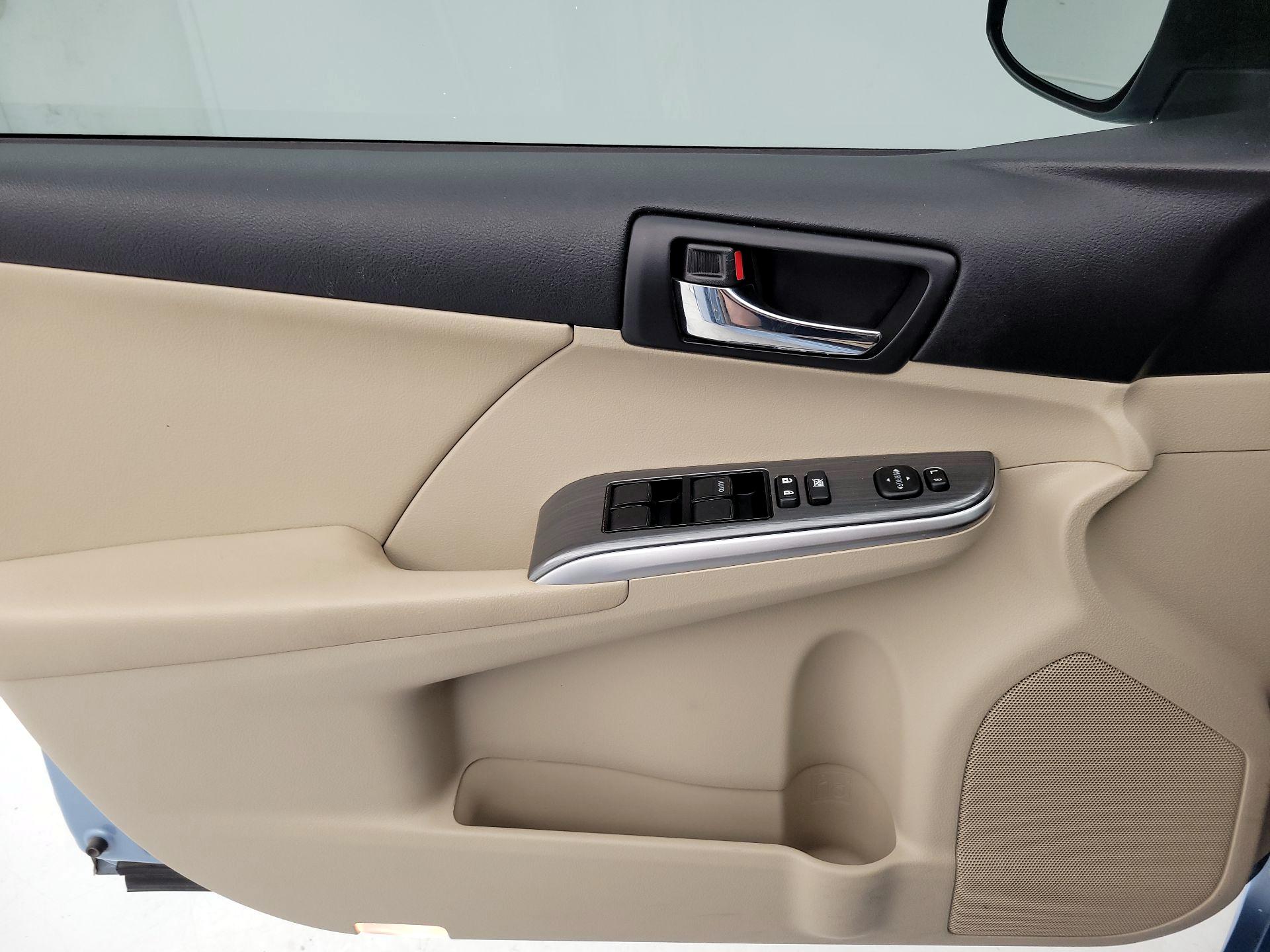 Thumbnail: 2013 Toyota Camry - 12