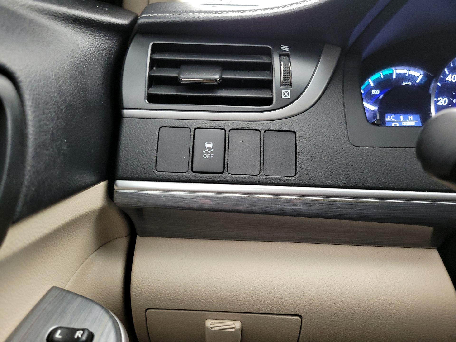 Thumbnail: 2013 Toyota Camry - 13