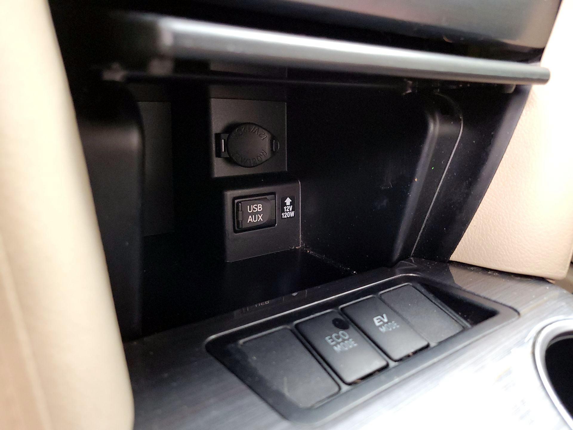 Thumbnail: 2013 Toyota Camry - 18