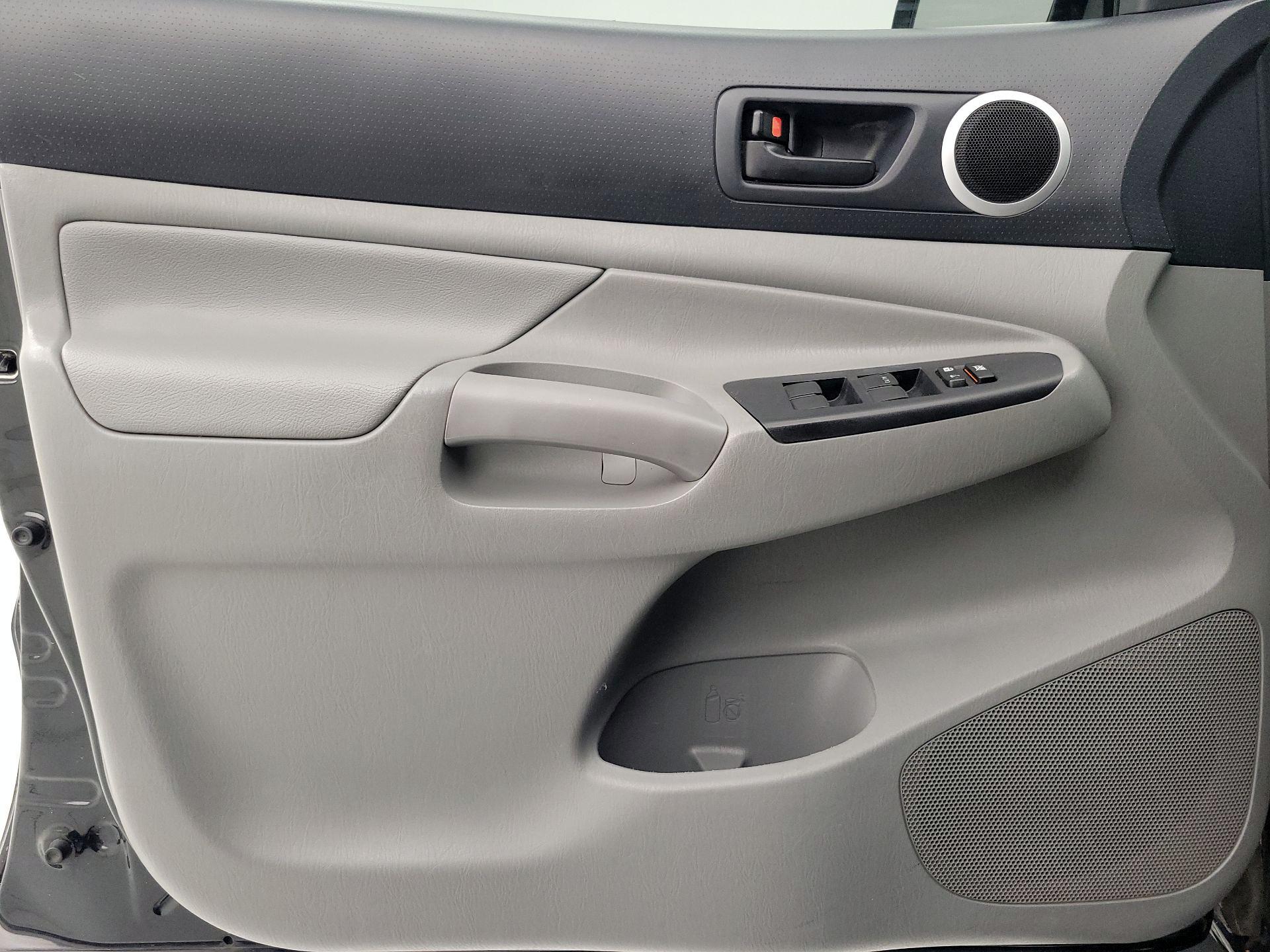 Thumbnail: 2013 Toyota Tacoma - 12