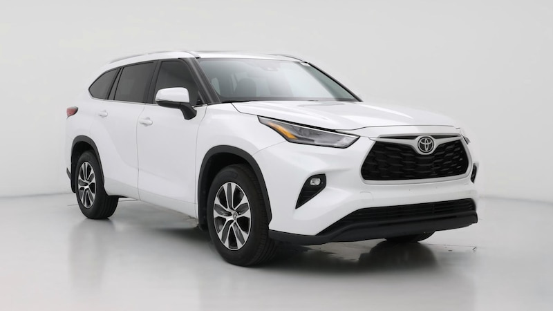 2023 Toyota Highlander XLE Hero Image