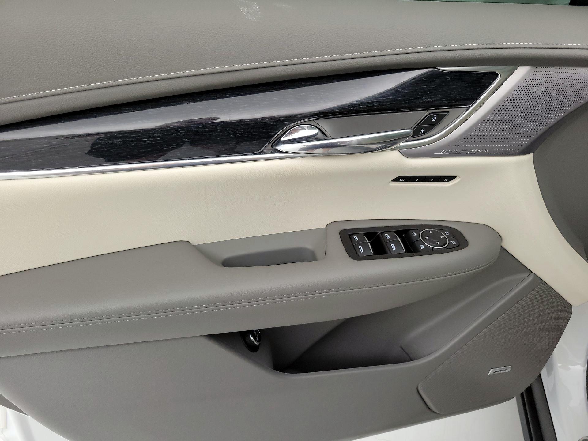 Thumbnail: 2020 Cadillac XT6 - 12