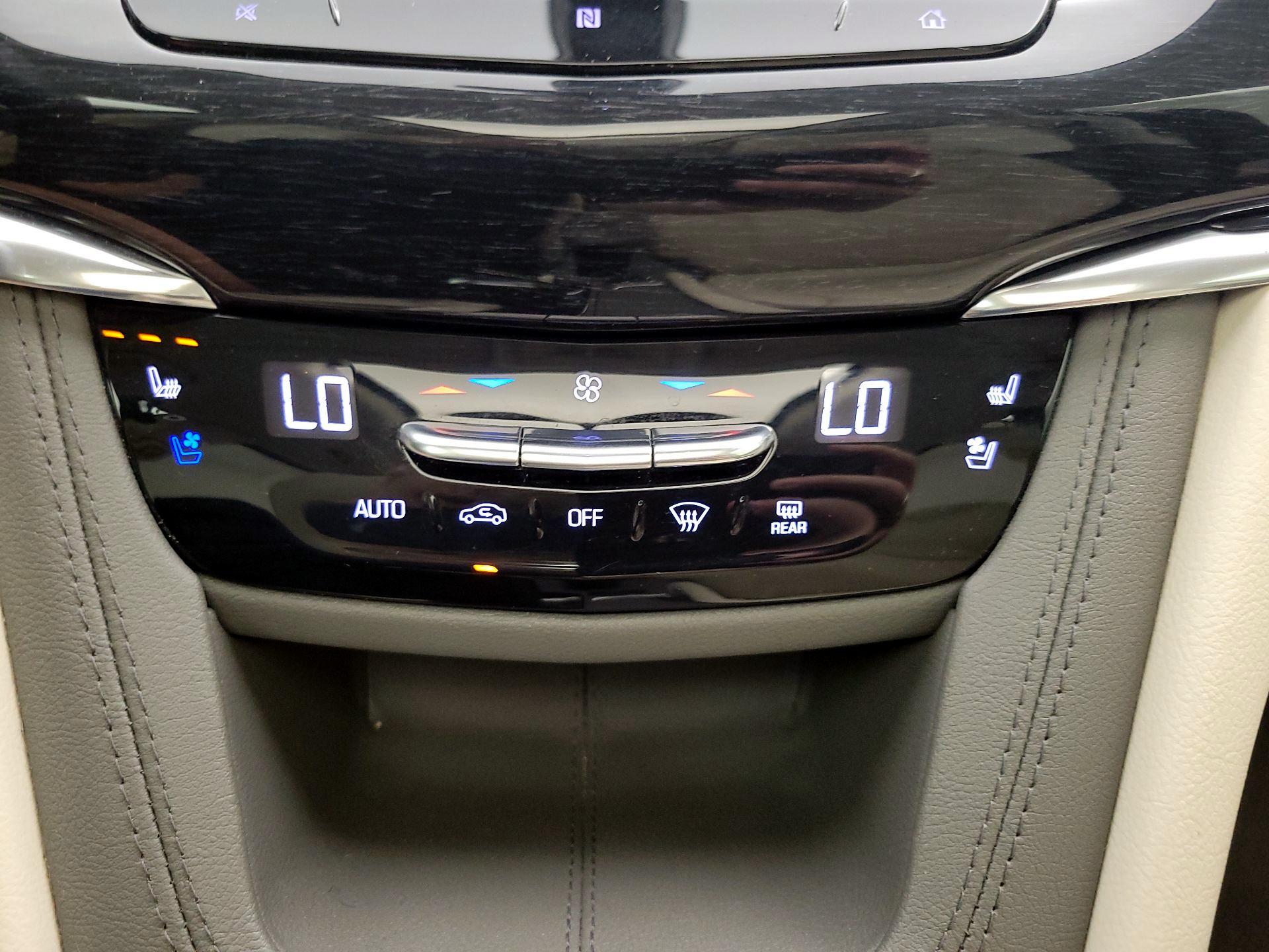 Thumbnail: 2020 Cadillac XT6 - 17