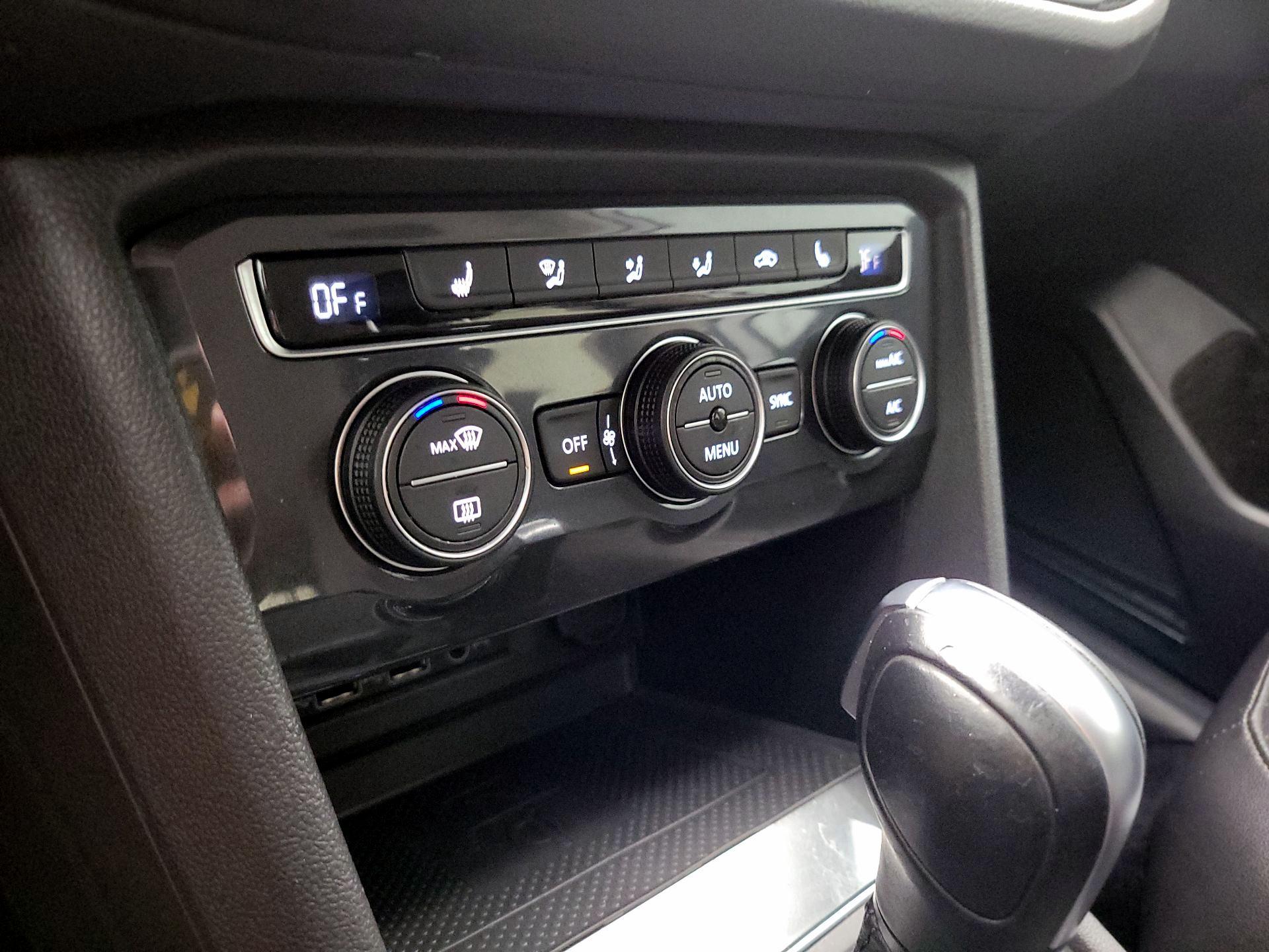 Thumbnail: 2020 Volkswagen Tiguan - 16