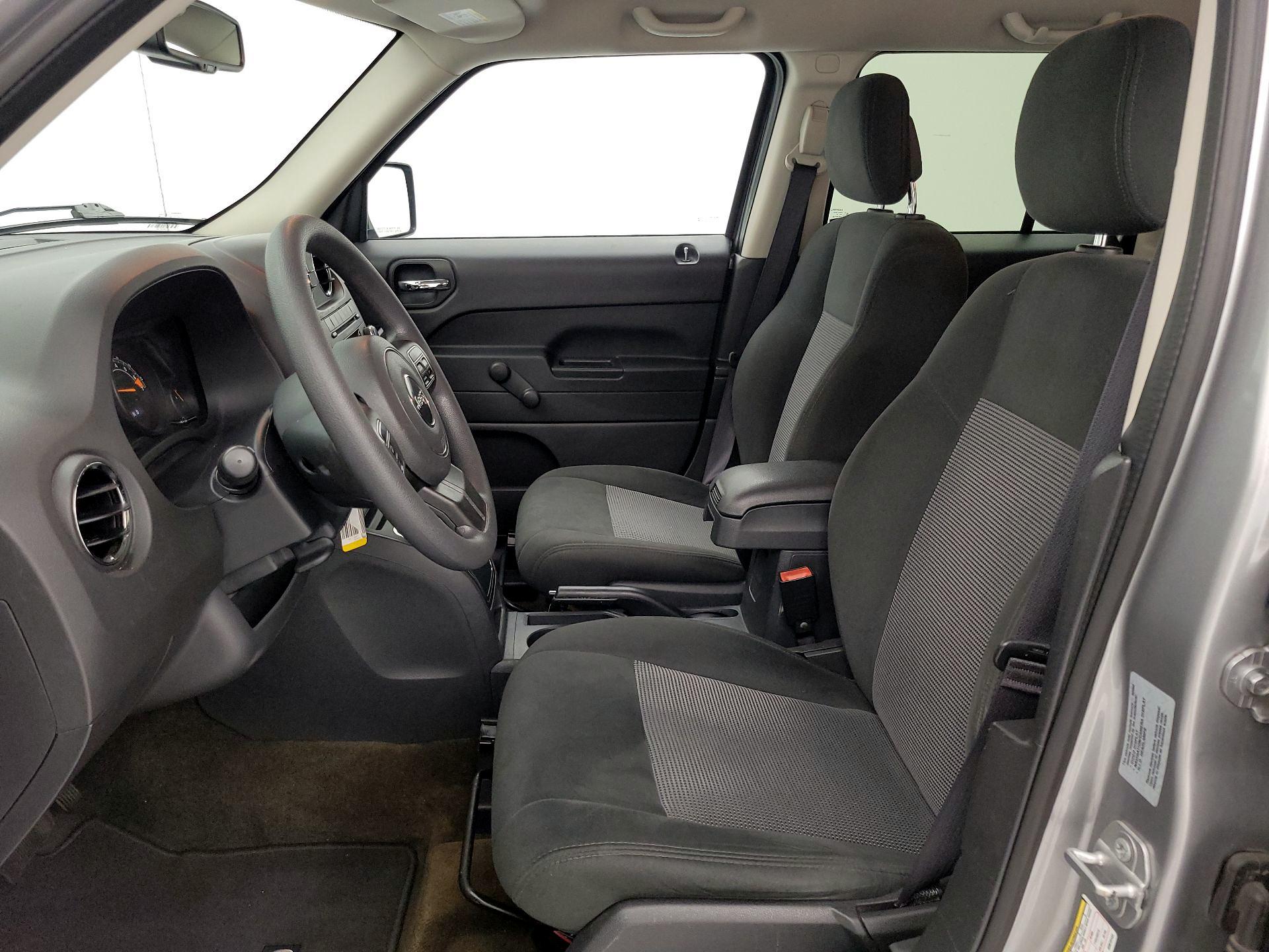 Thumbnail: 2016 Jeep Patriot - 11