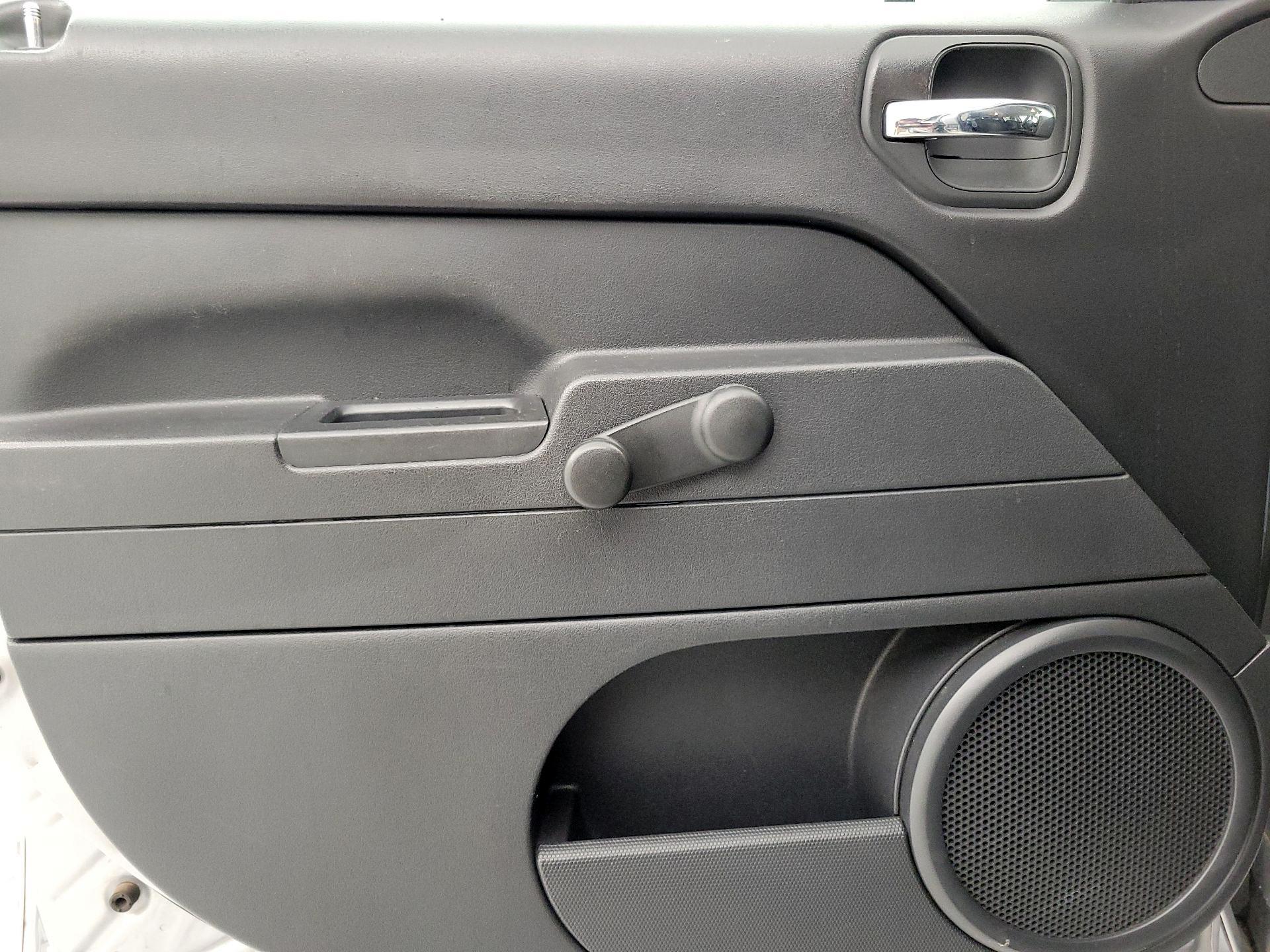 Thumbnail: 2016 Jeep Patriot - 12