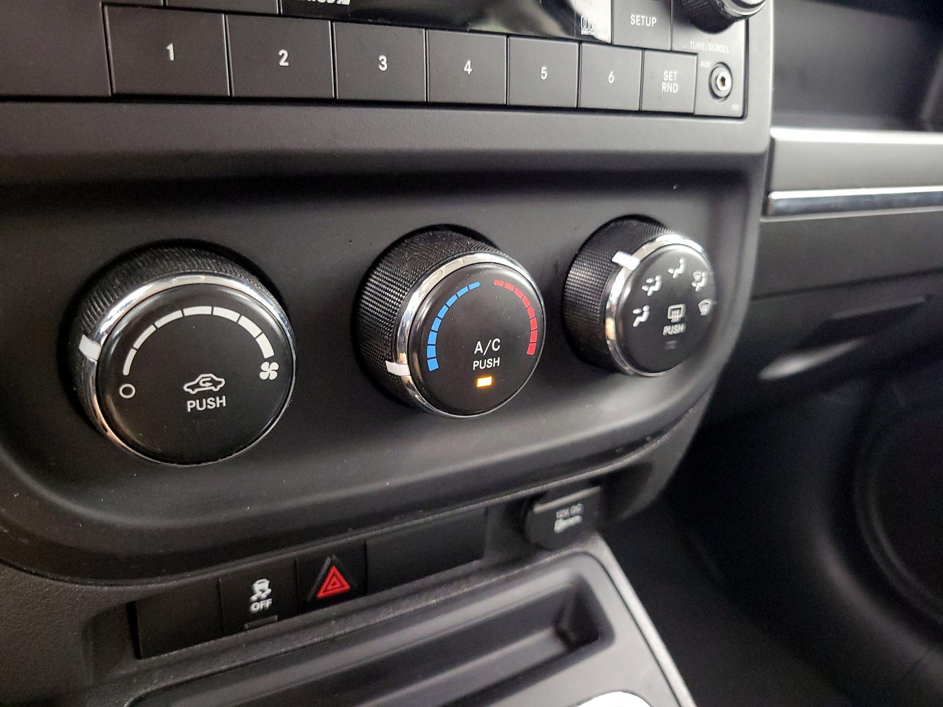 Thumbnail: 2016 Jeep Patriot - 14