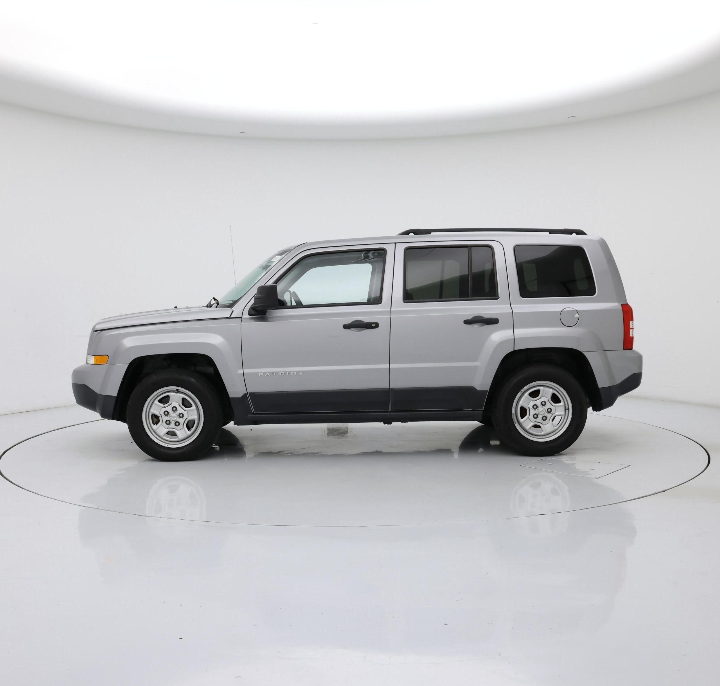Thumbnail: 2016 Jeep Patriot - 3