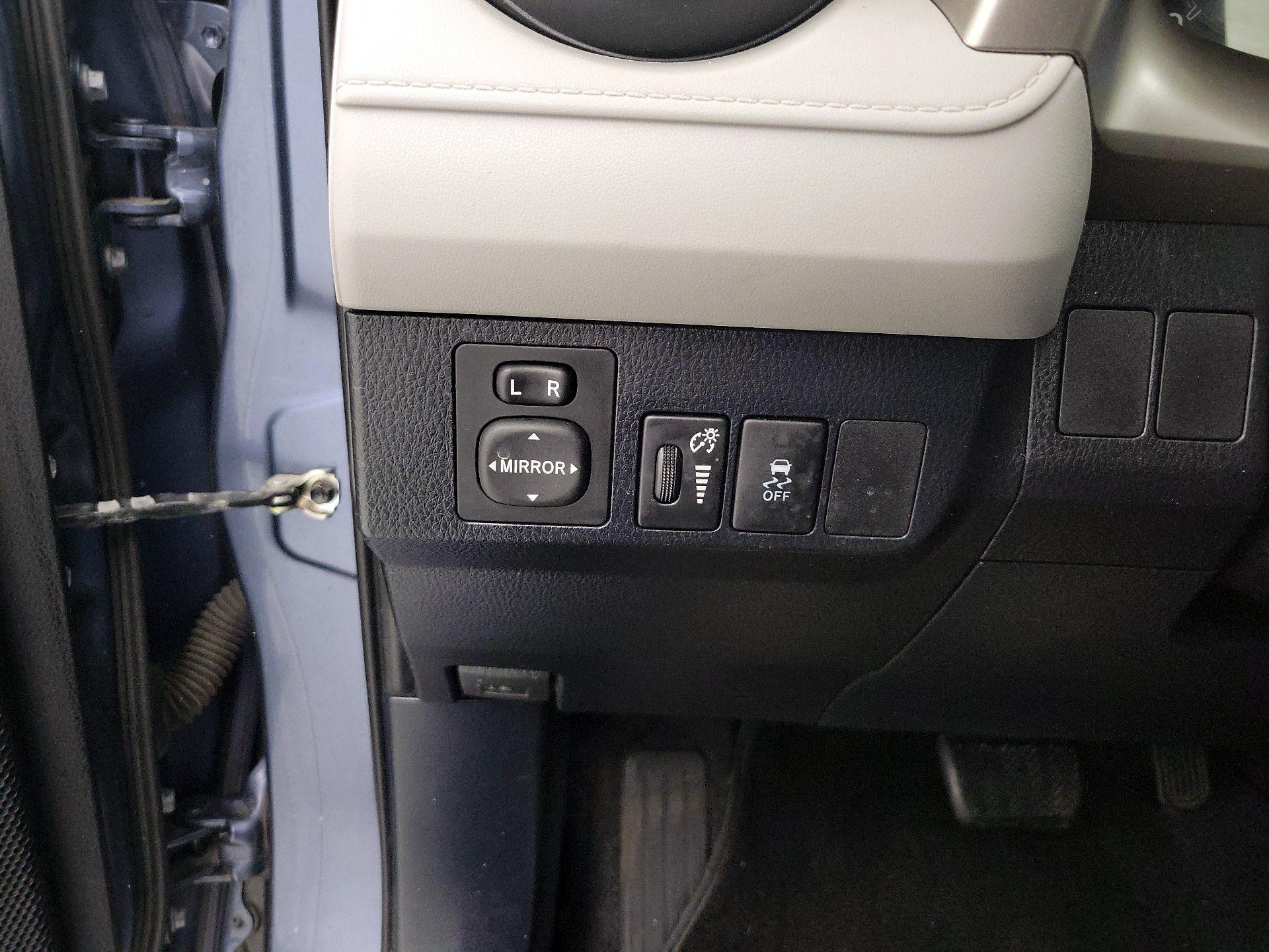 Thumbnail: 2014 Toyota RAV4 - 13