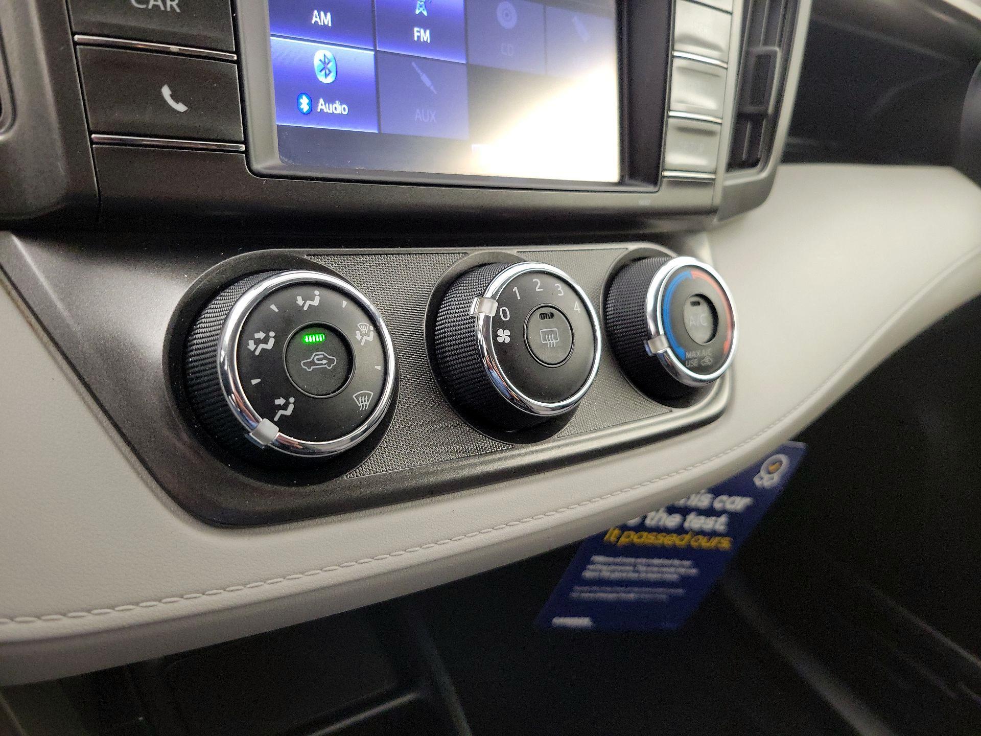 Thumbnail: 2014 Toyota RAV4 - 16