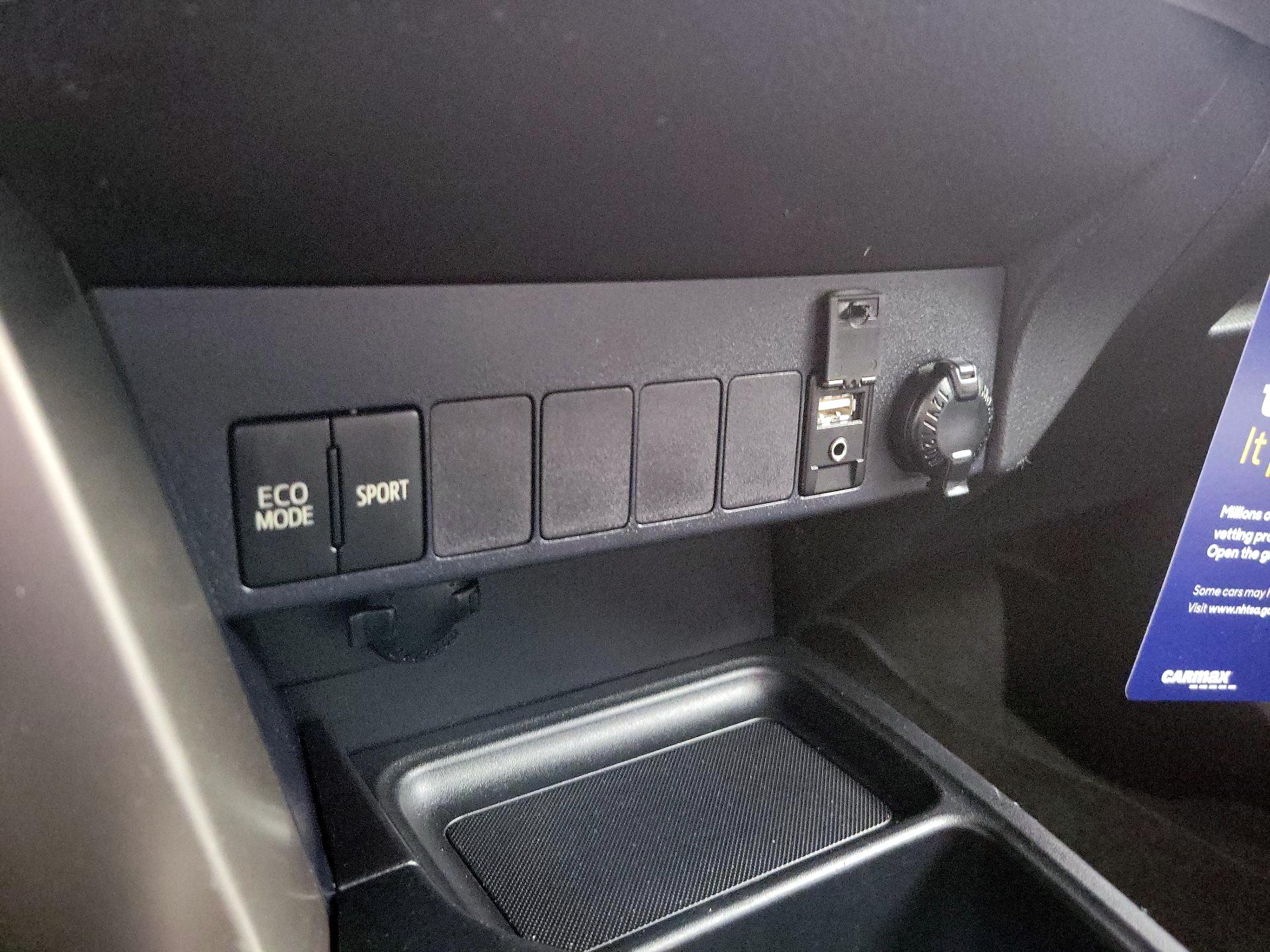 Thumbnail: 2014 Toyota RAV4 - 18