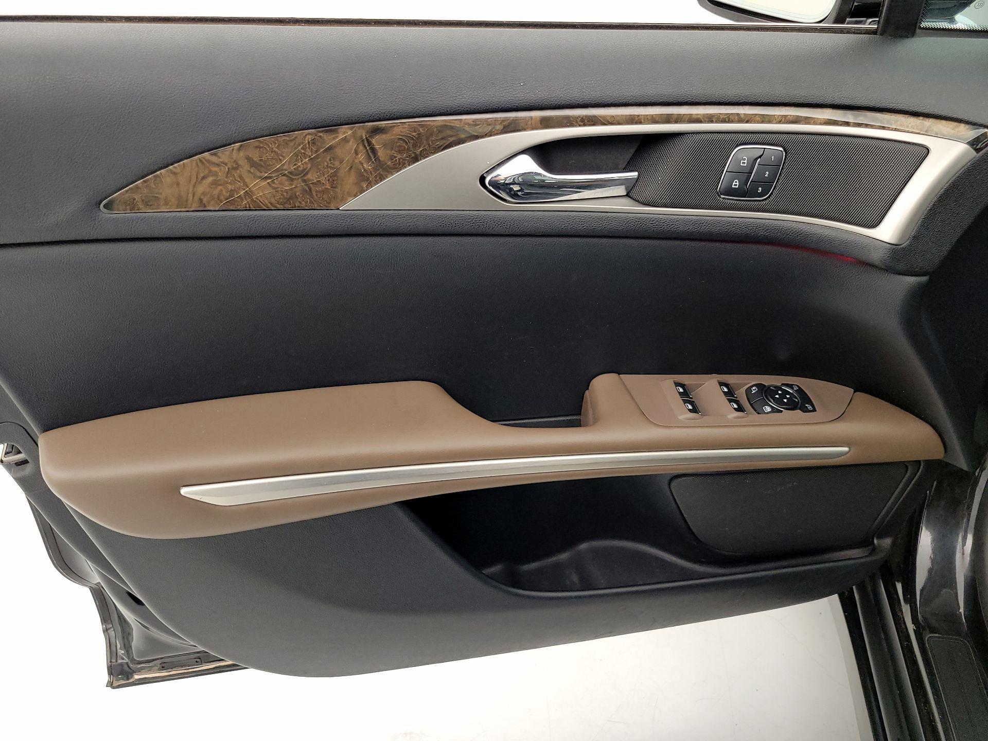 Thumbnail: 2015 Lincoln MKZ - 12