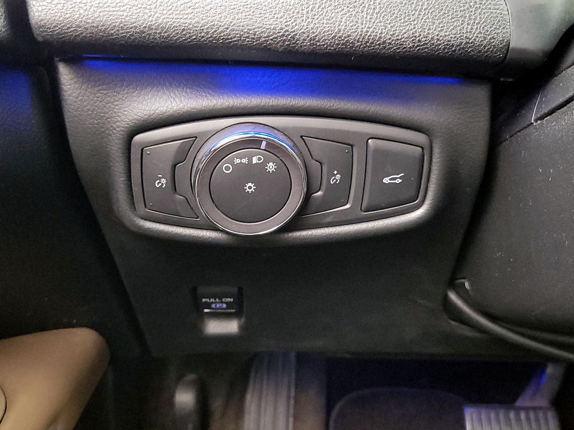 Thumbnail: 2015 Lincoln MKZ - 13