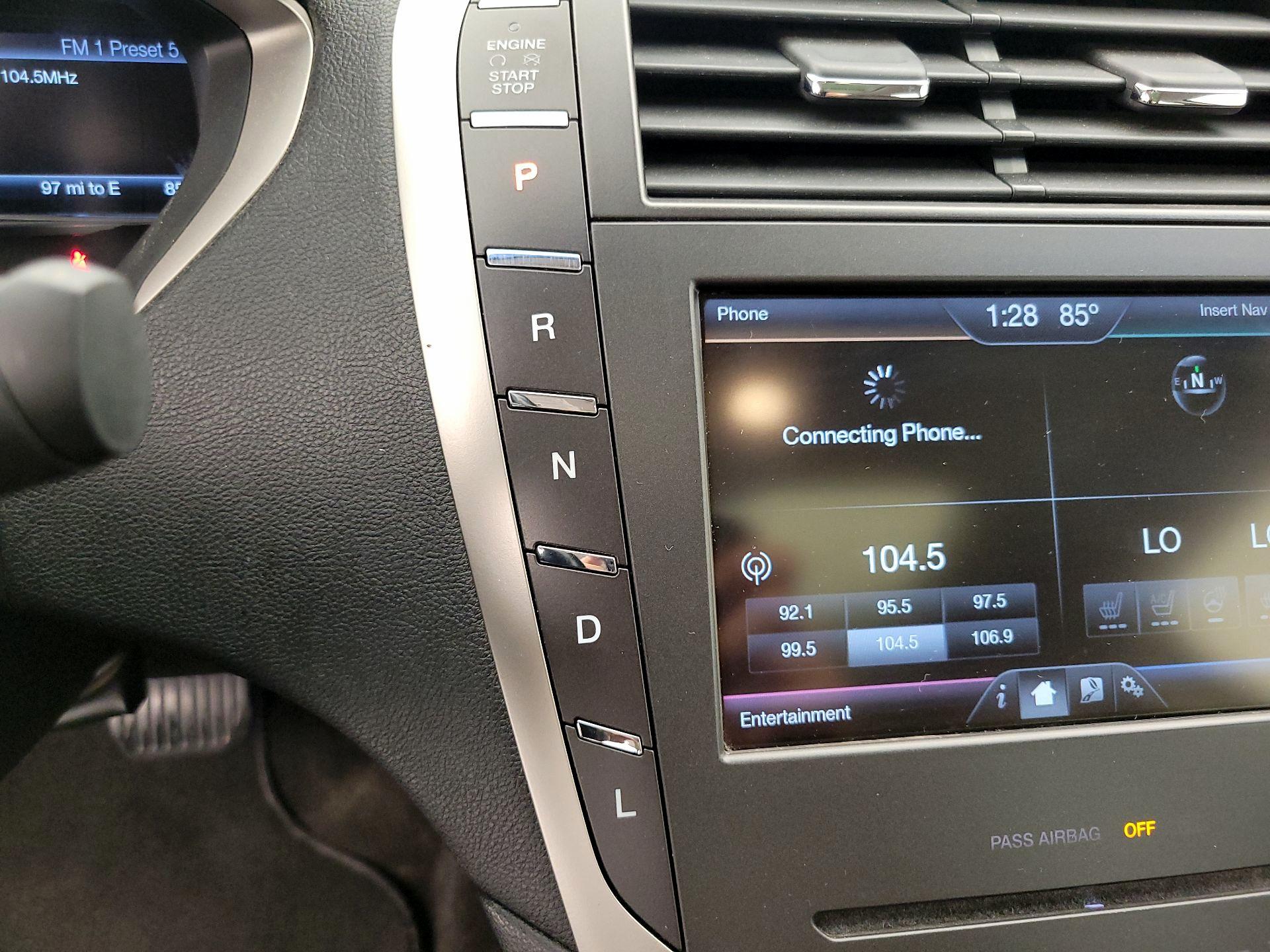 Thumbnail: 2015 Lincoln MKZ - 17