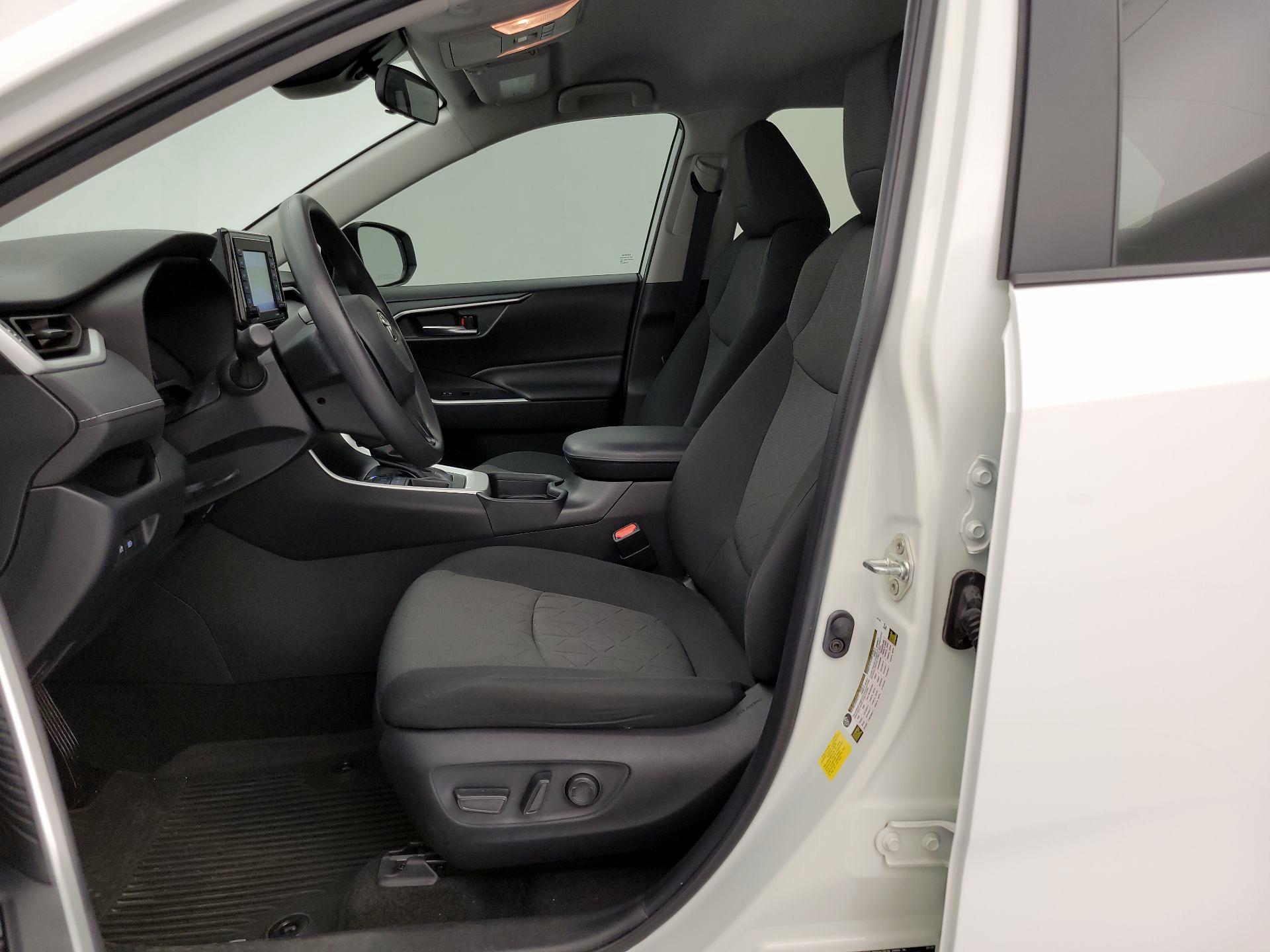 Thumbnail: 2020 Toyota RAV4 - 11