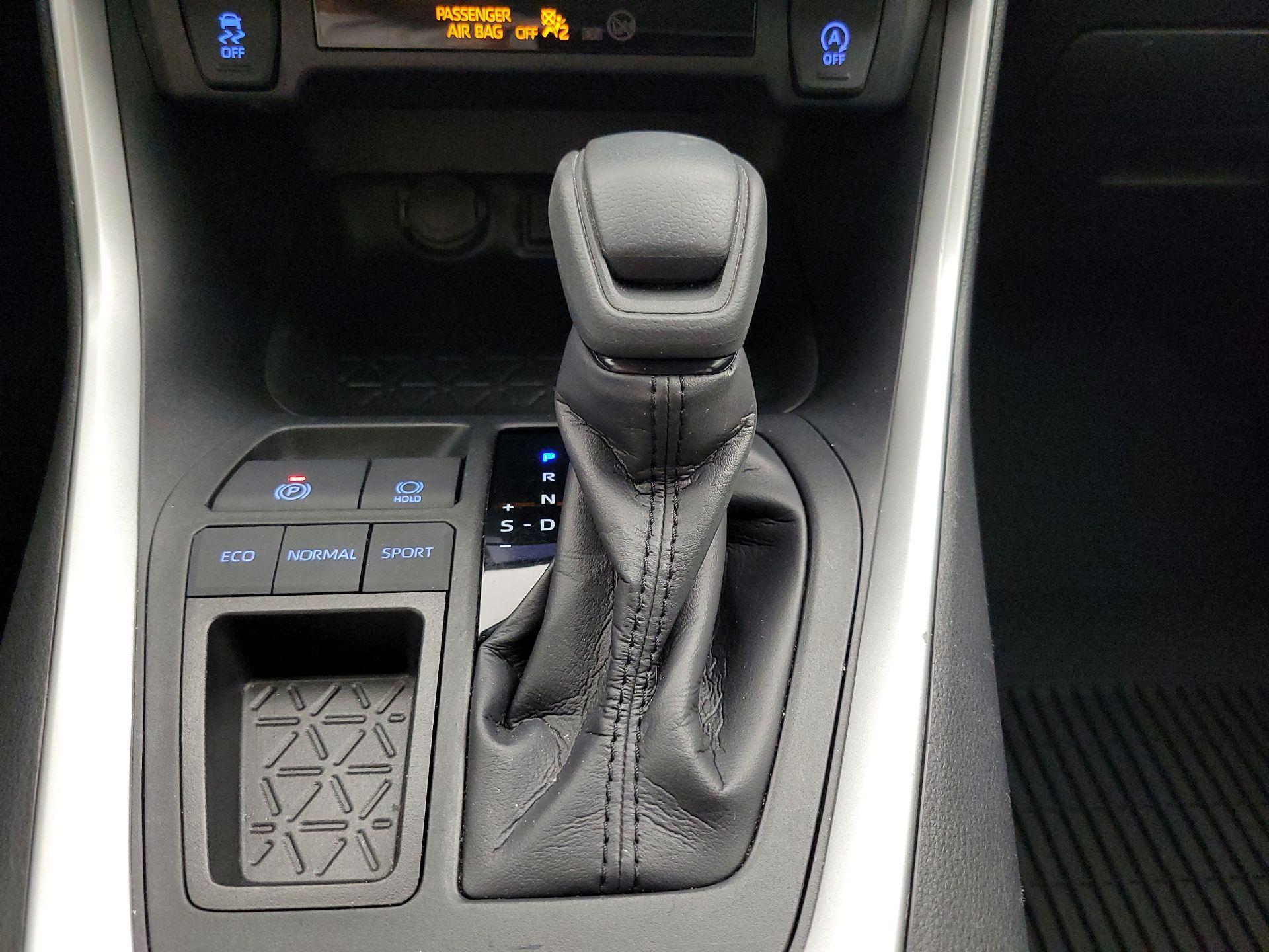 Thumbnail: 2020 Toyota RAV4 - 17