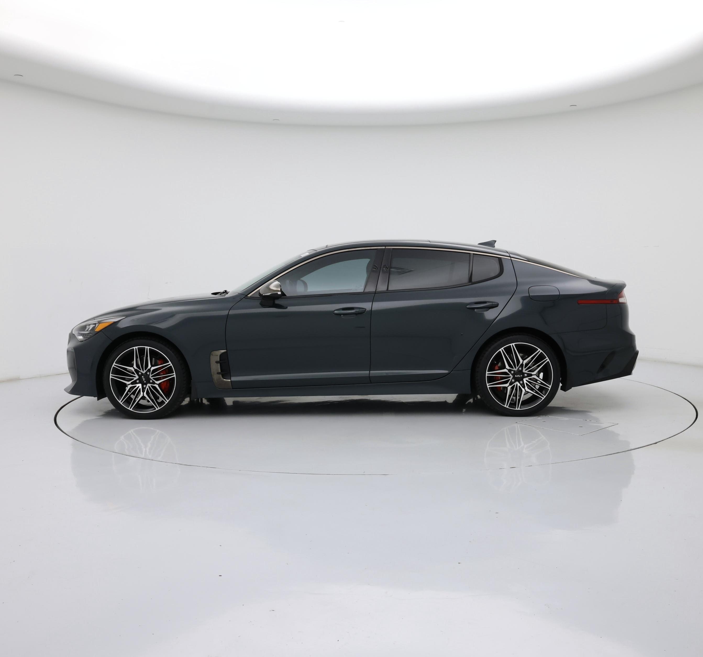 Thumbnail: 2022 Kia Stinger - 3