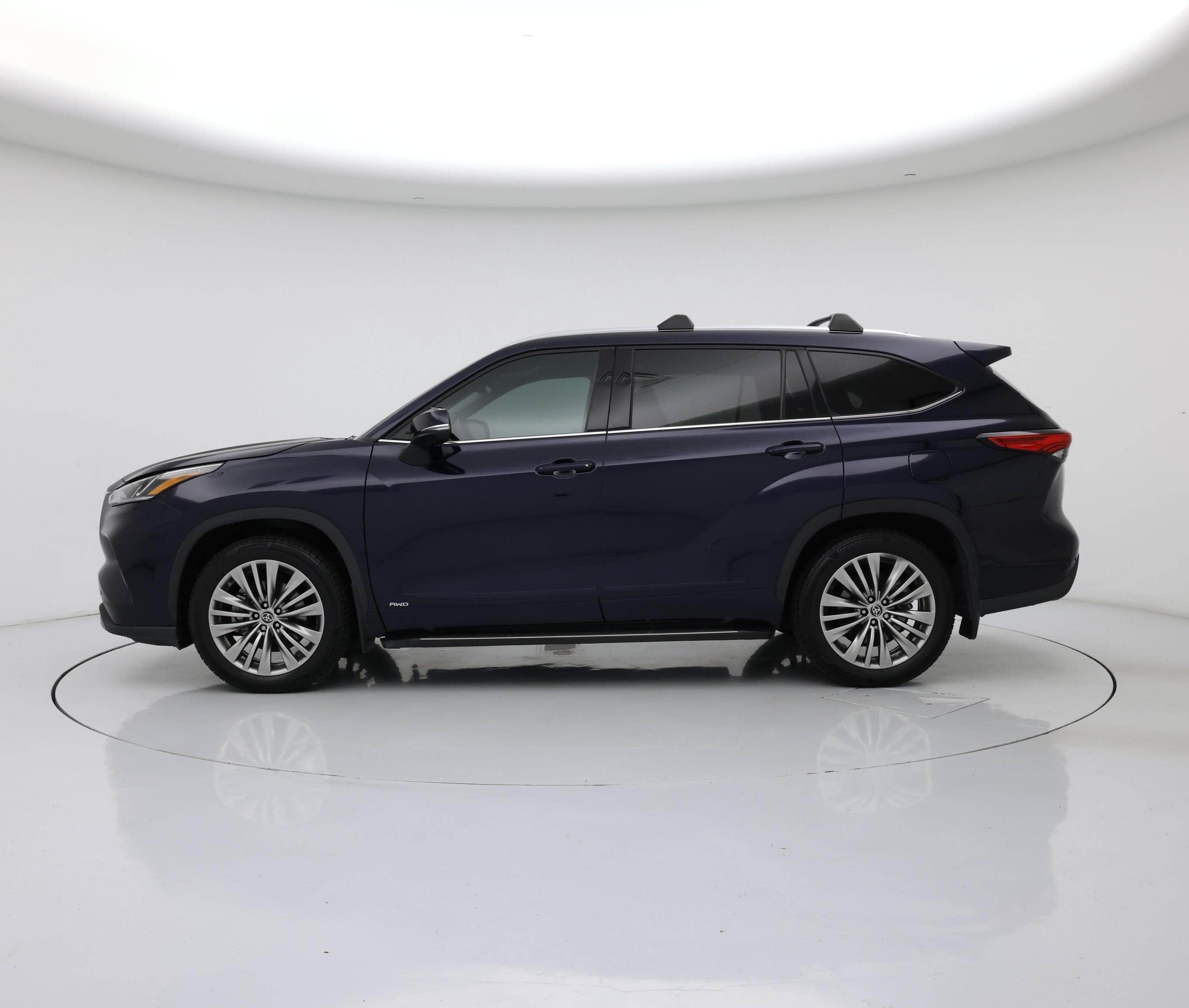 Thumbnail: 2022 Toyota Highlander - 3