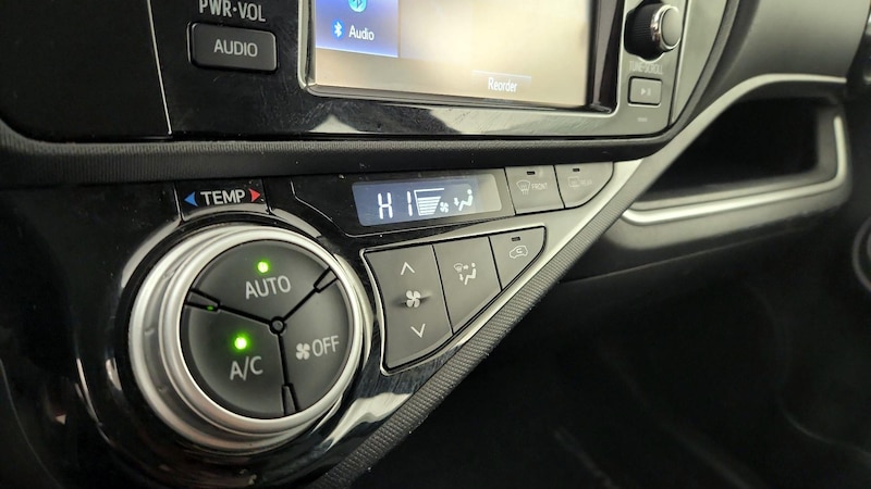 2015 Toyota Prius c Two 15