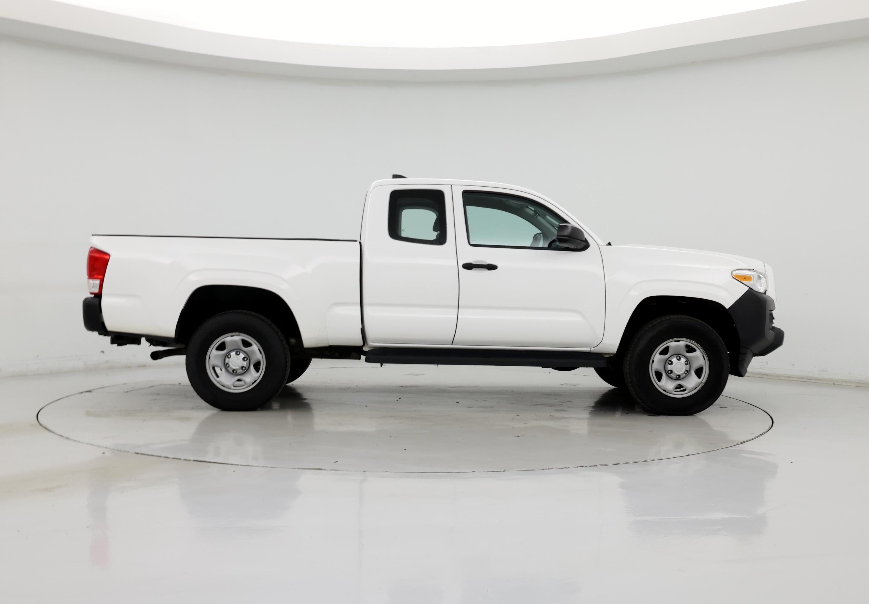 Thumbnail: 2017 Toyota Tacoma - 7