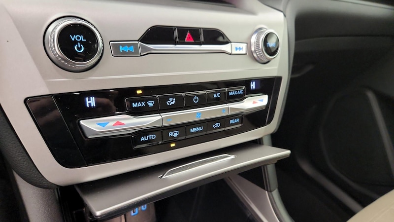 2021 Ford Explorer  16
