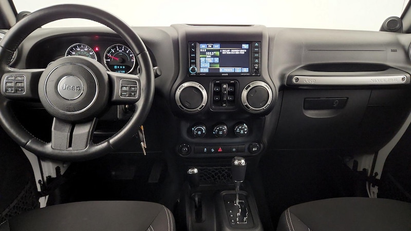 2014 Jeep Wrangler Unlimited Sahara 9