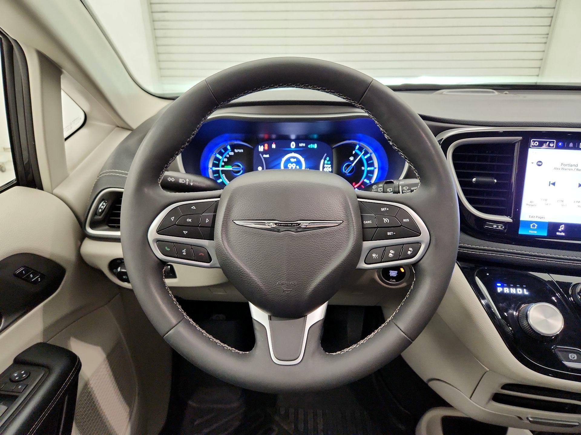 Thumbnail: 2022 Chrysler Pacifica - 10