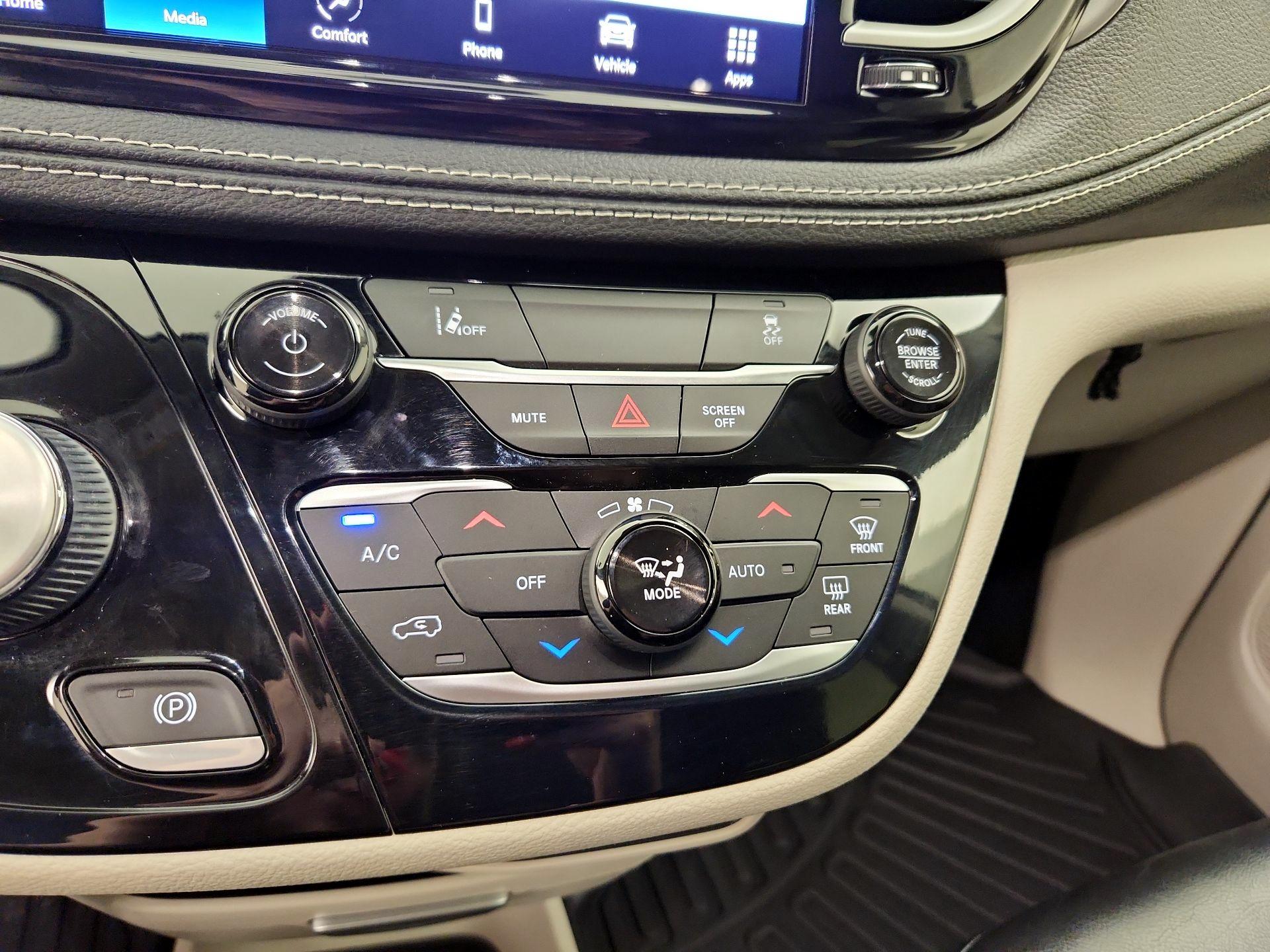 Thumbnail: 2022 Chrysler Pacifica - 16