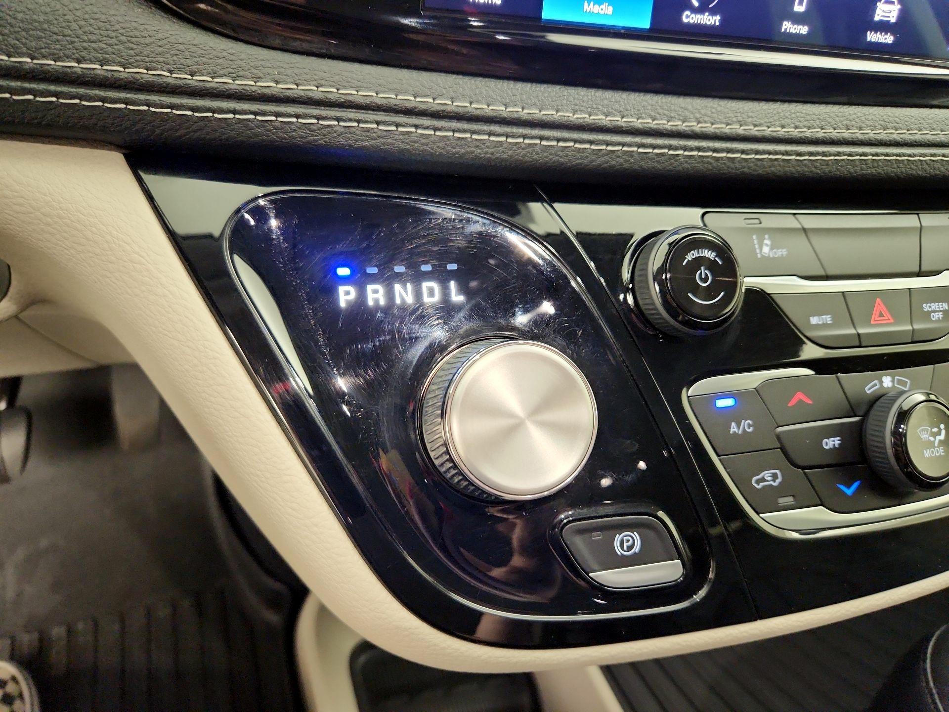 Thumbnail: 2022 Chrysler Pacifica - 17