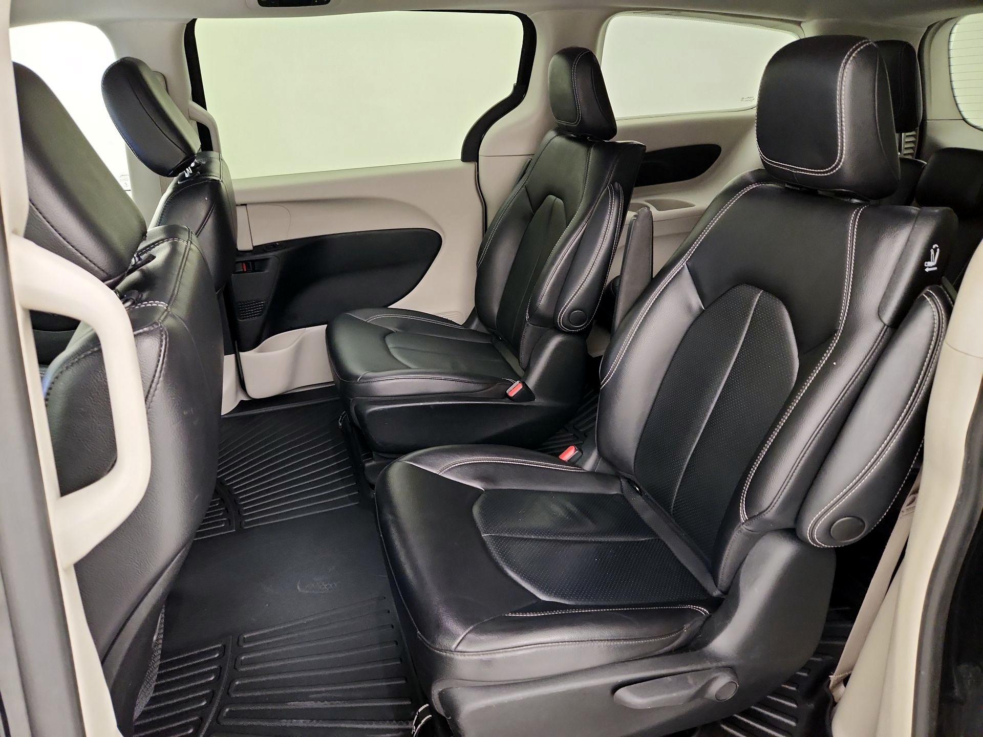 Thumbnail: 2022 Chrysler Pacifica - 19