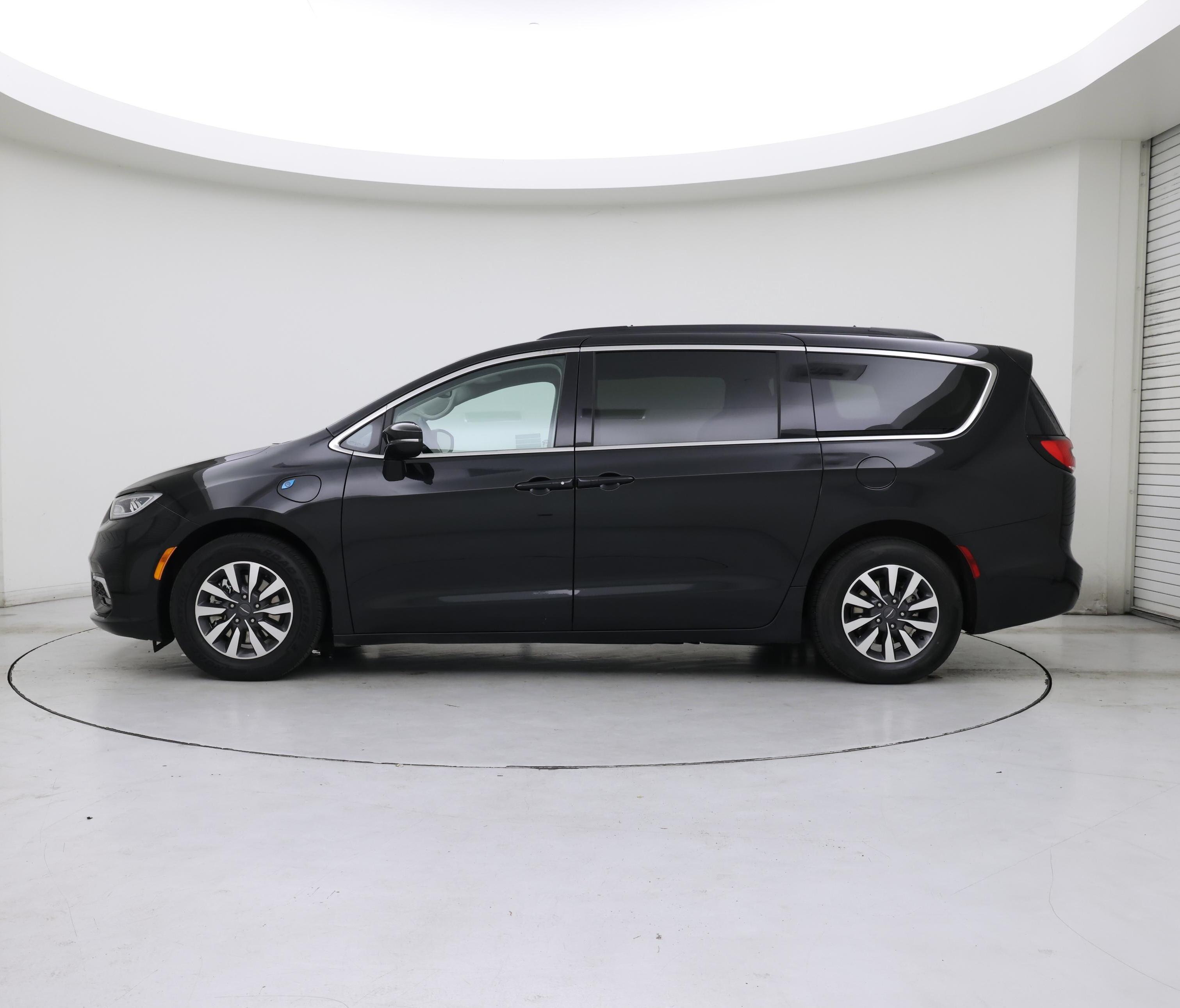 Thumbnail: 2022 Chrysler Pacifica - 3