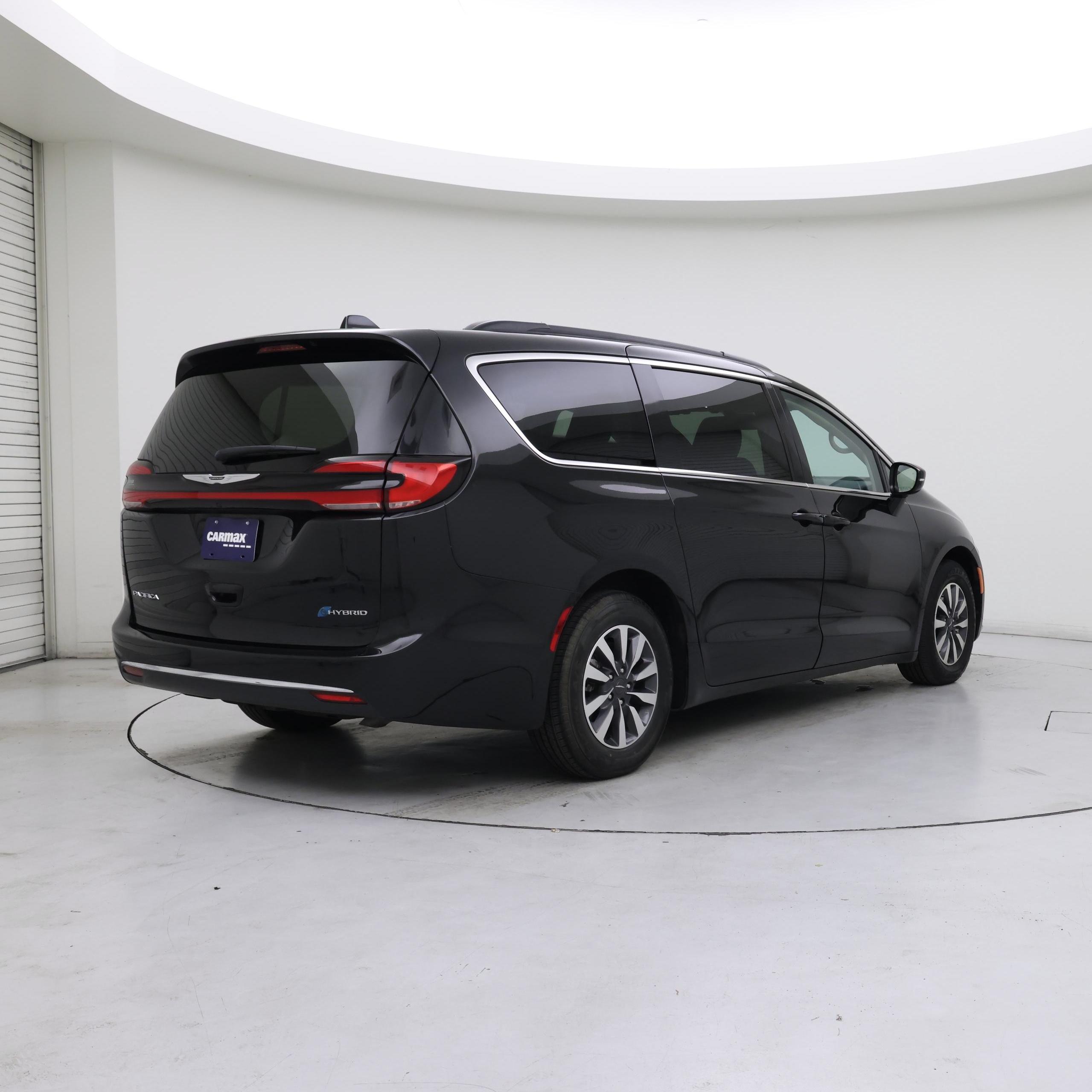 Thumbnail: 2022 Chrysler Pacifica - 8