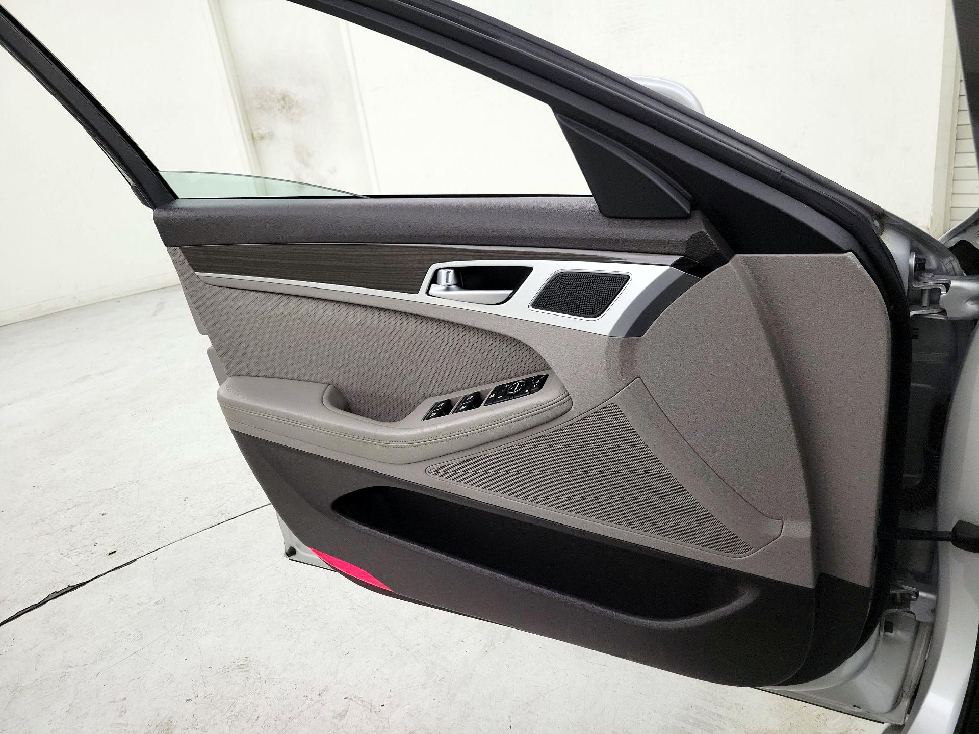 Thumbnail: 2015 Hyundai Genesis - 12