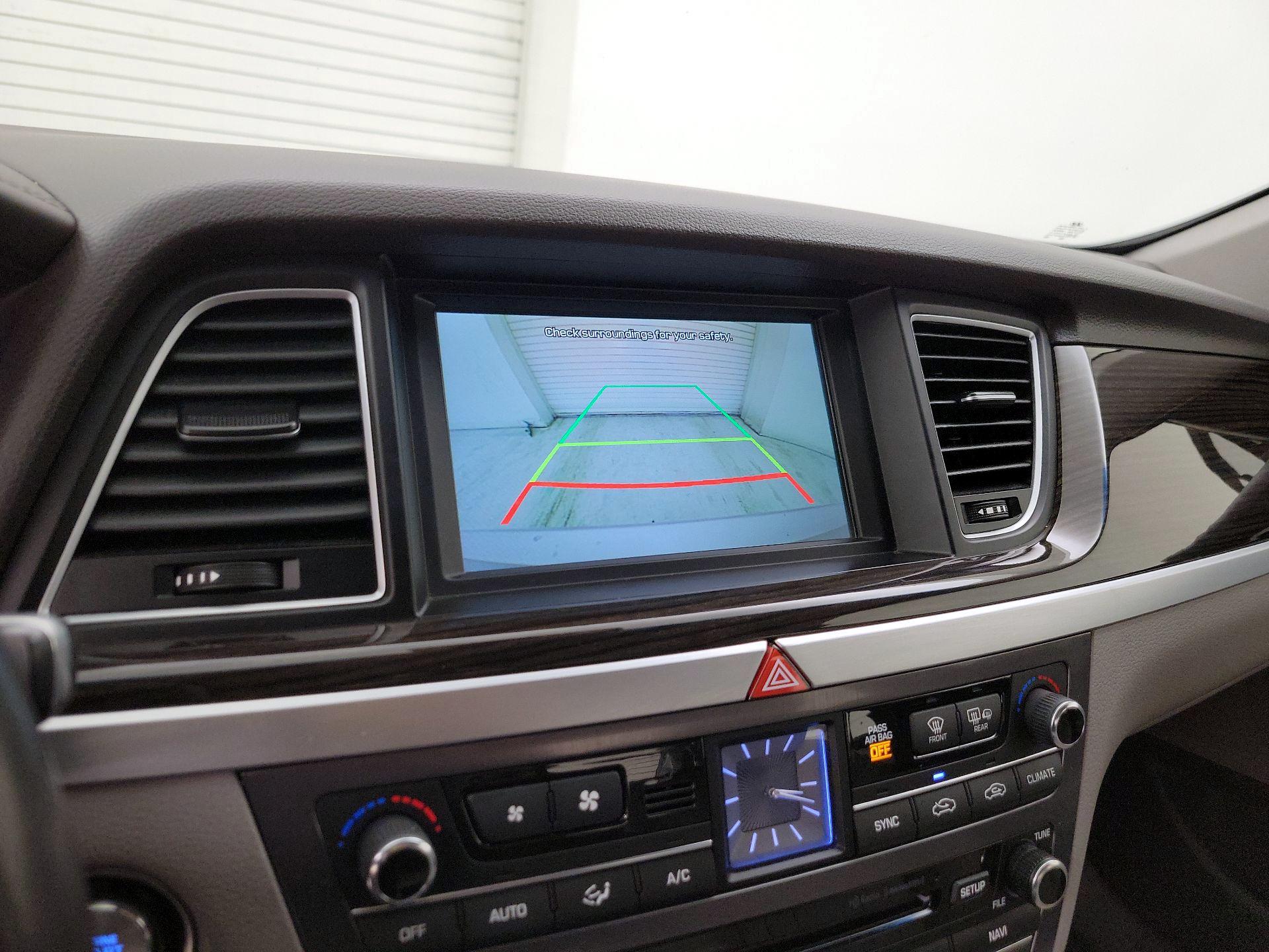 Thumbnail: 2015 Hyundai Genesis - 15