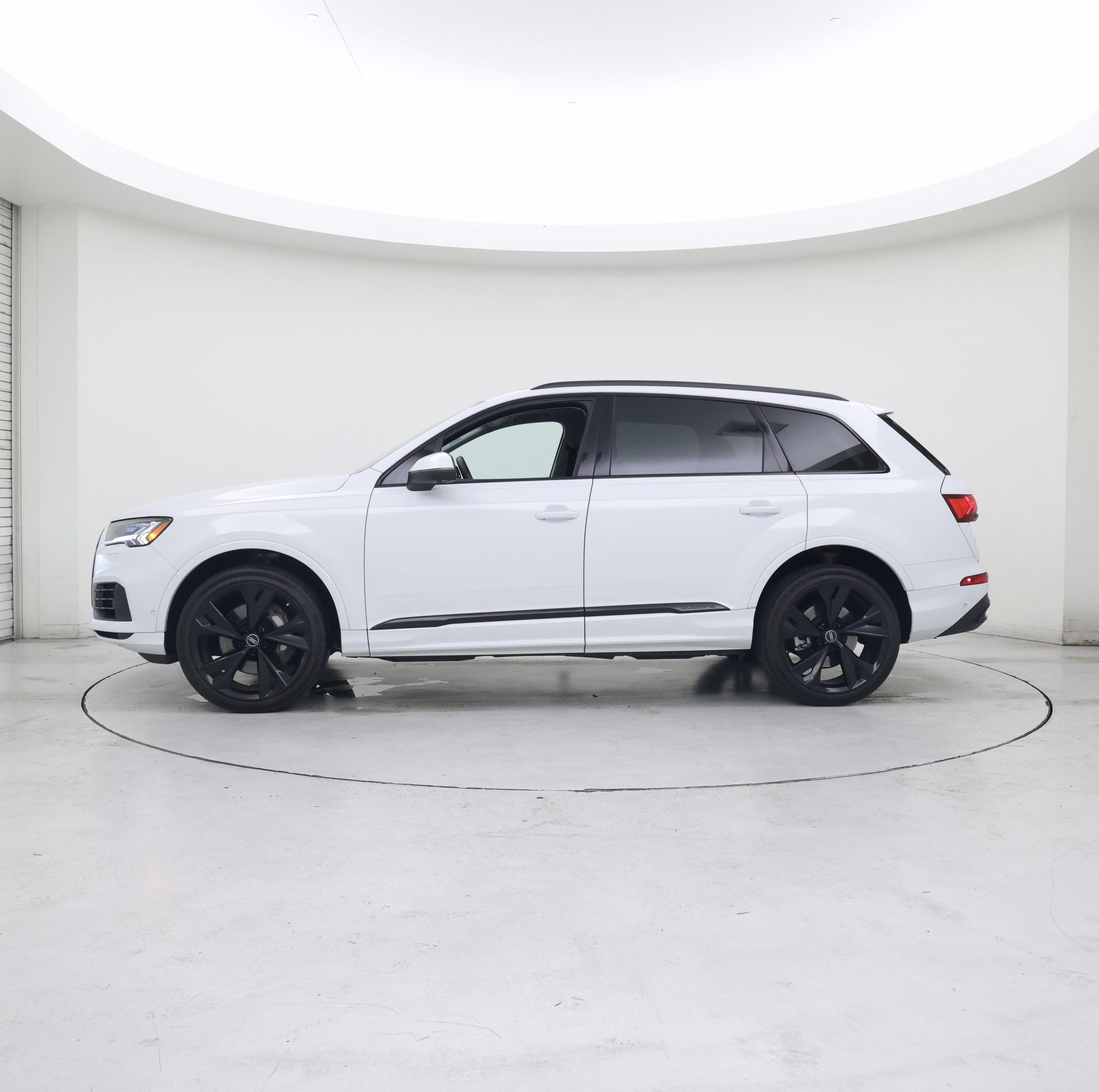 Thumbnail: 2023 Audi Q7 - 3
