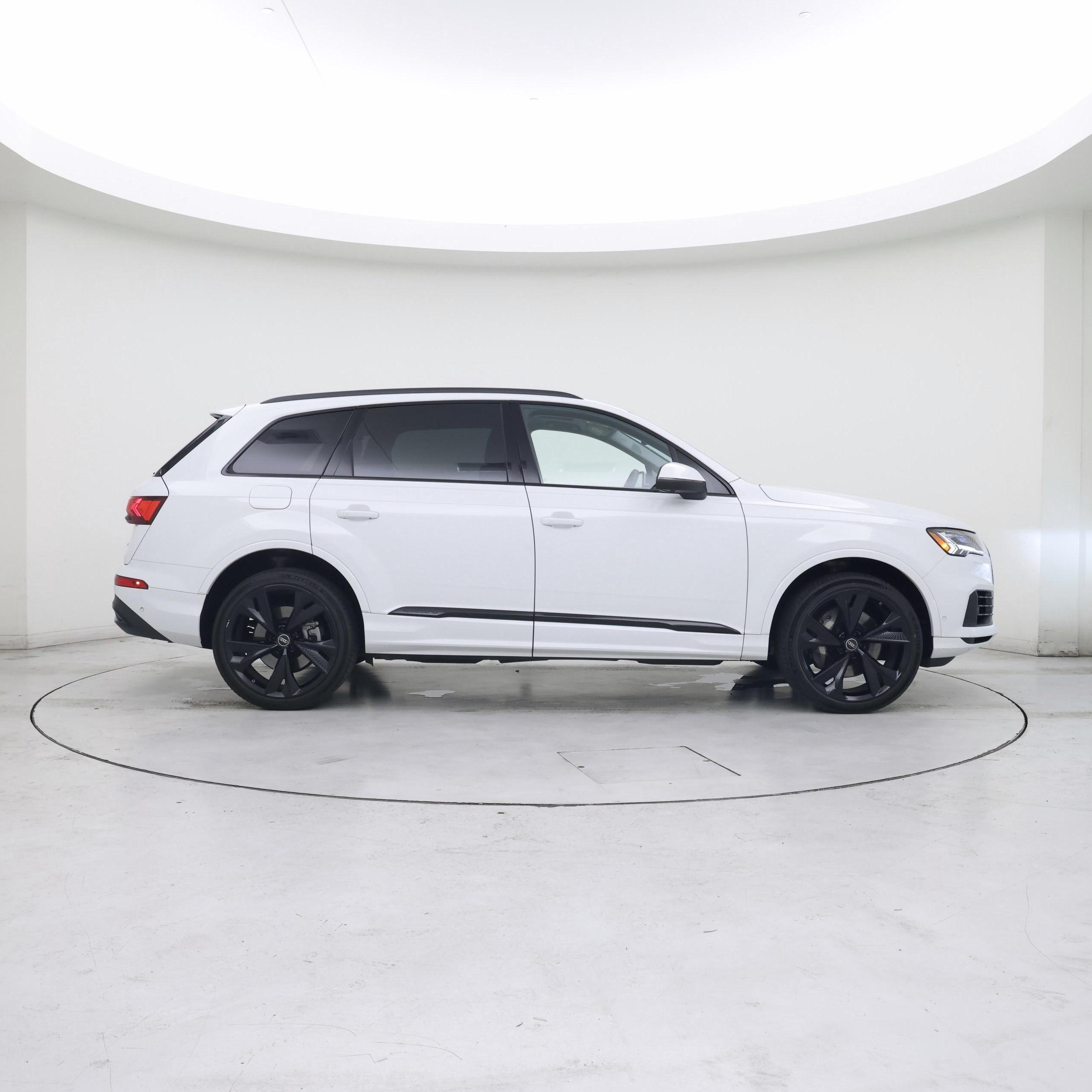 Thumbnail: 2023 Audi Q7 - 7