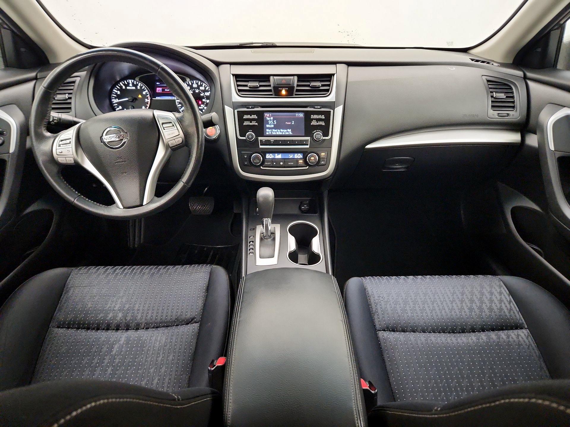 Thumbnail: 2017 Nissan Altima - 9