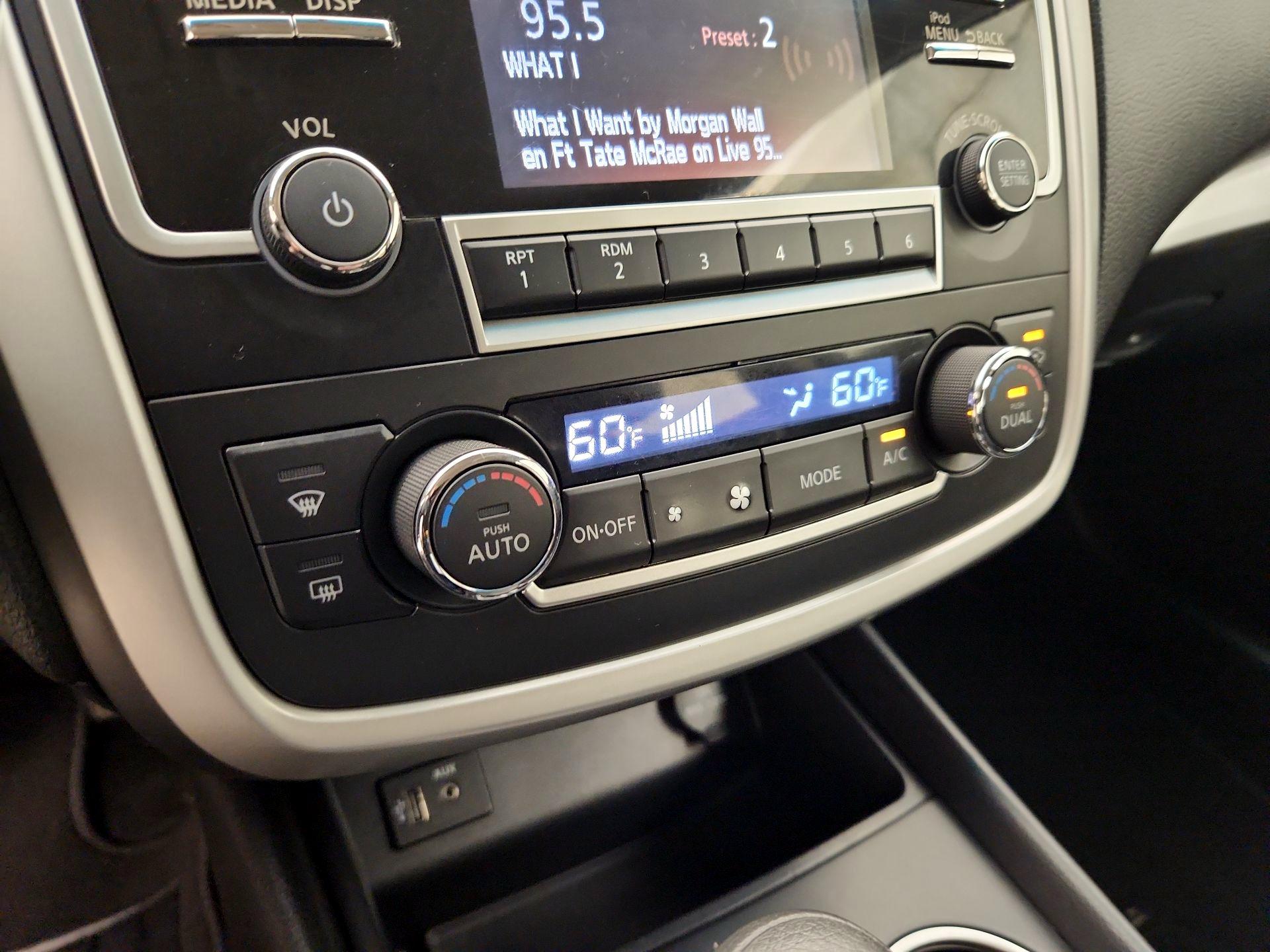 Thumbnail: 2017 Nissan Altima - 16
