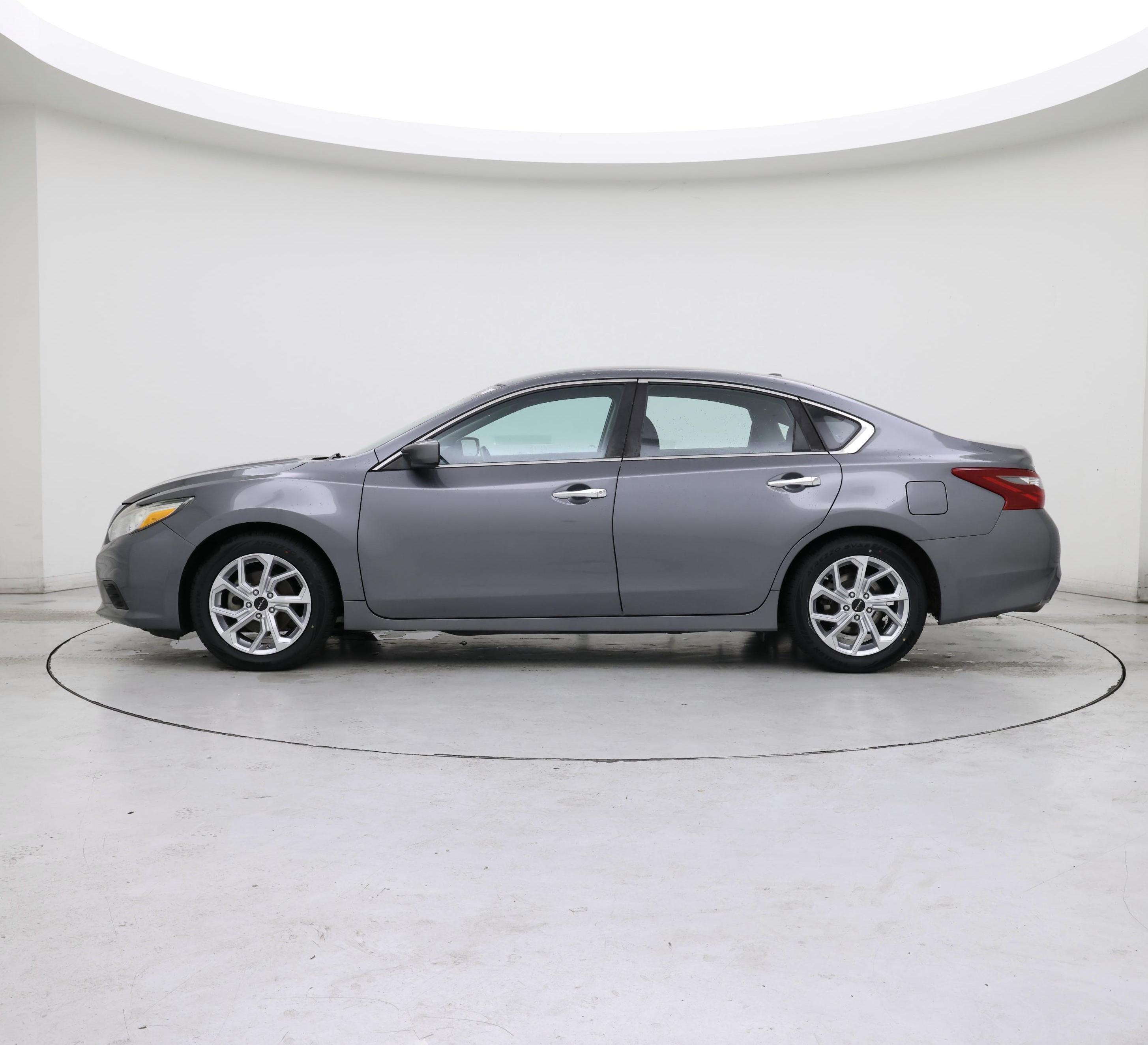 Thumbnail: 2017 Nissan Altima - 3