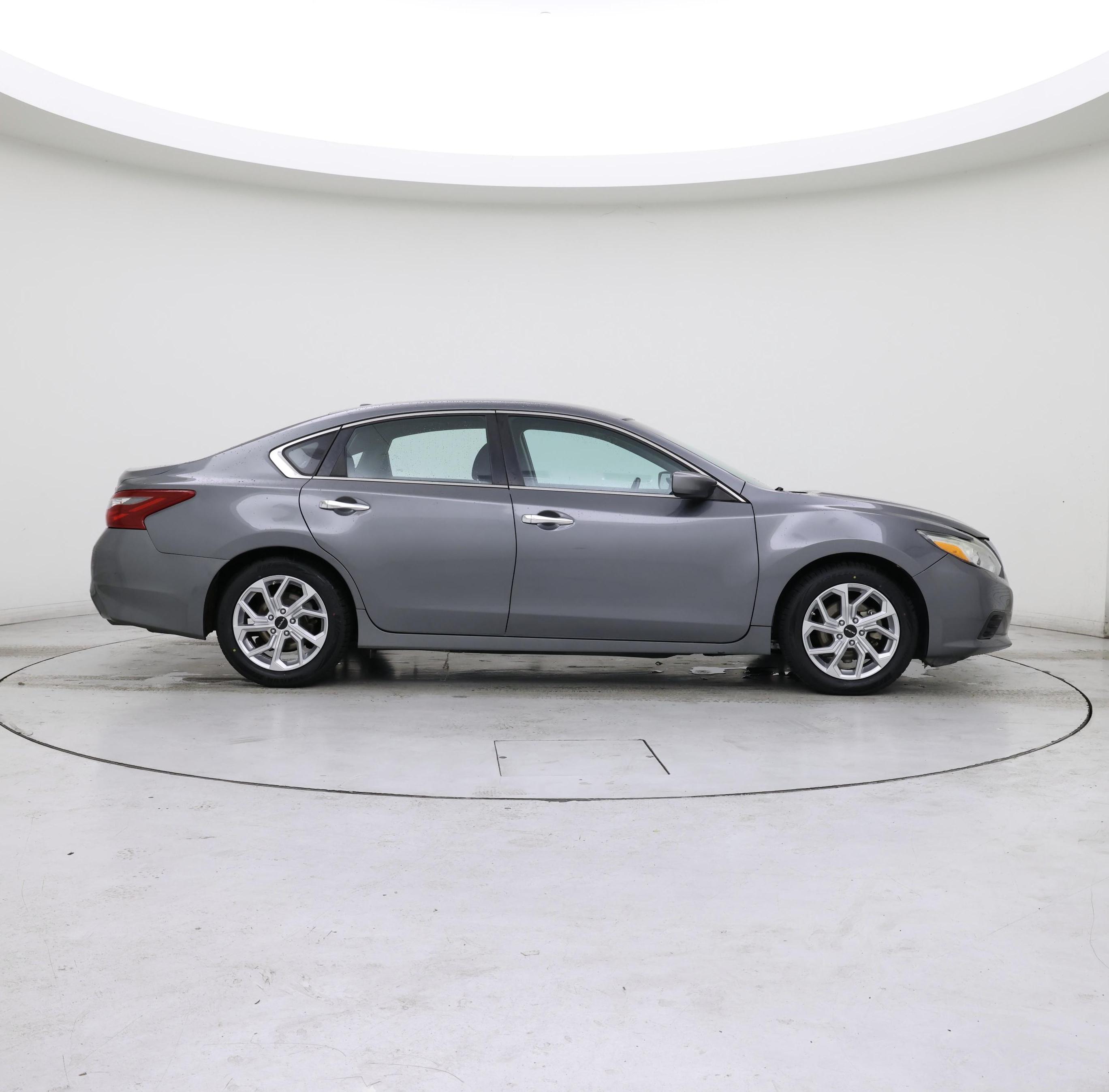 Thumbnail: 2017 Nissan Altima - 7