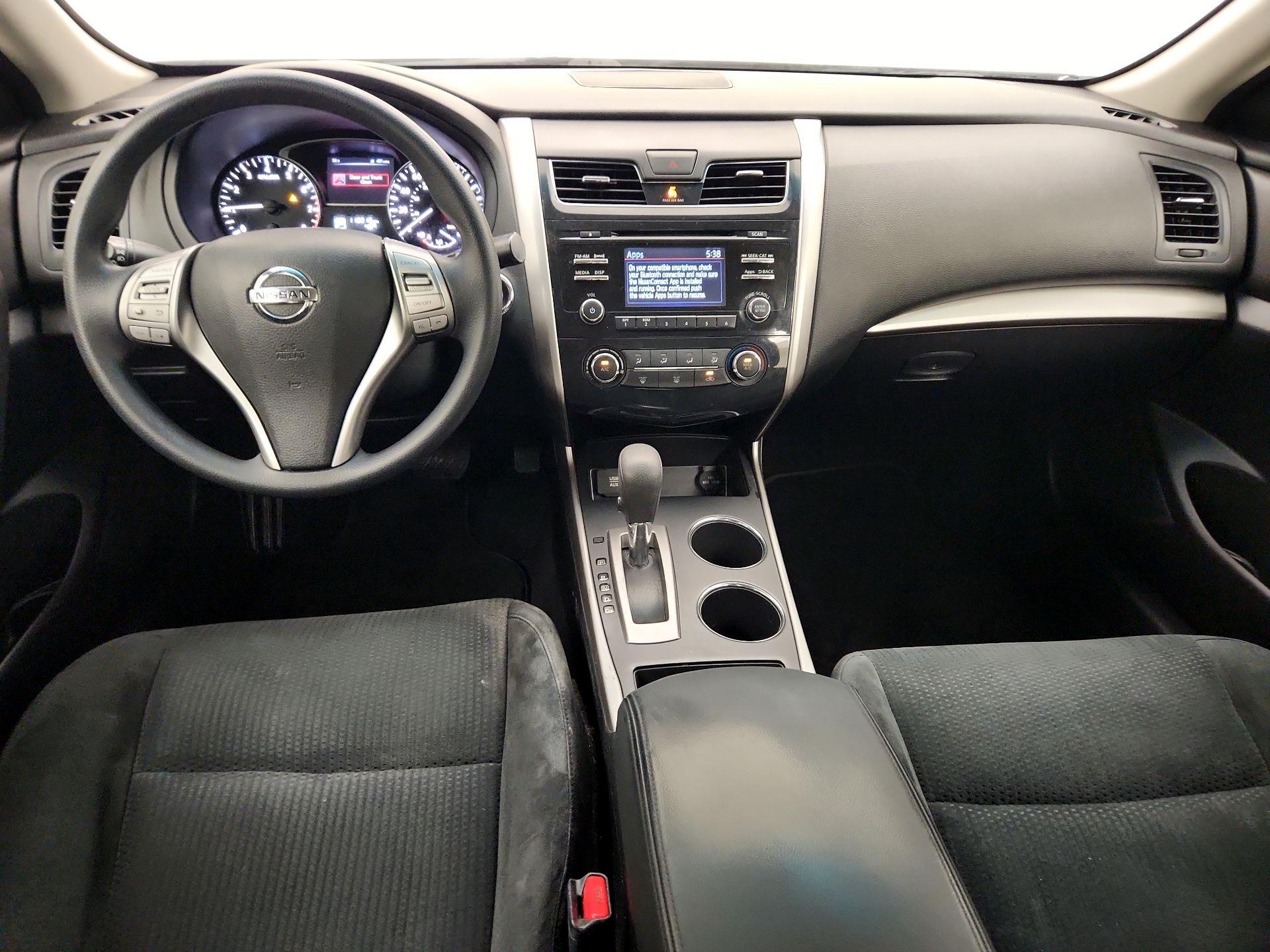 Thumbnail: 2015 Nissan Altima - 9